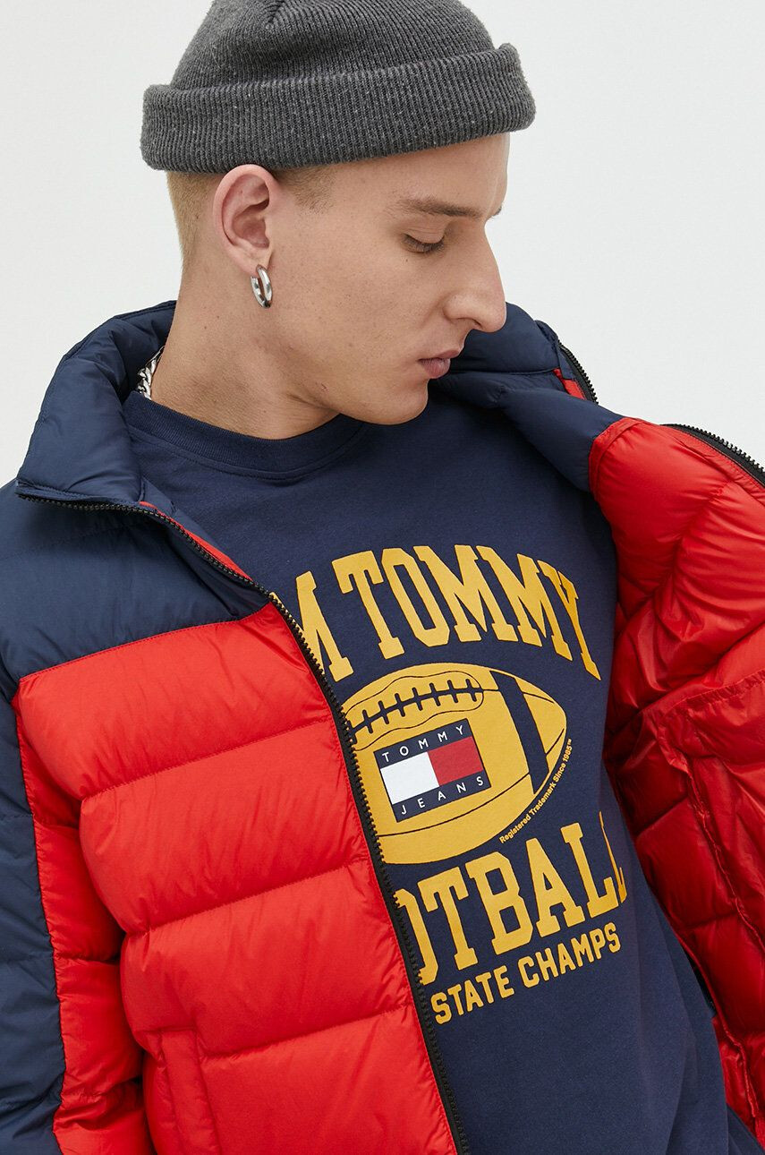 Tommy Jeans Péřová bunda pánská červená barva zimní - Pepit.cz