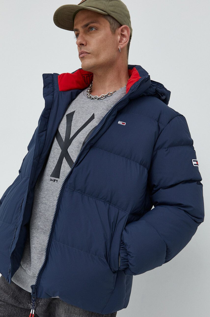 Tommy Jeans Péřová bunda pánská tmavomodrá barva zimní - Pepit.cz