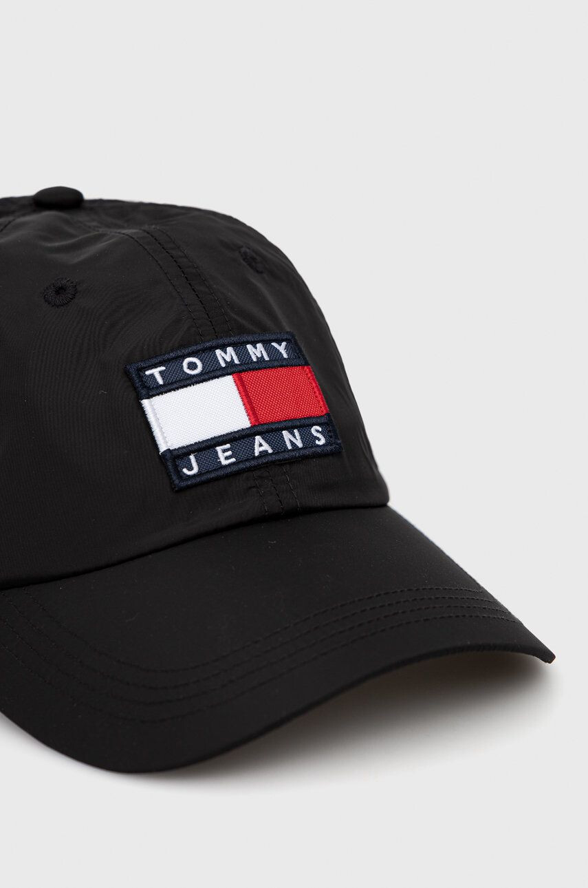 Tommy Jeans Čepice černá barva s aplikací - Pepit.cz