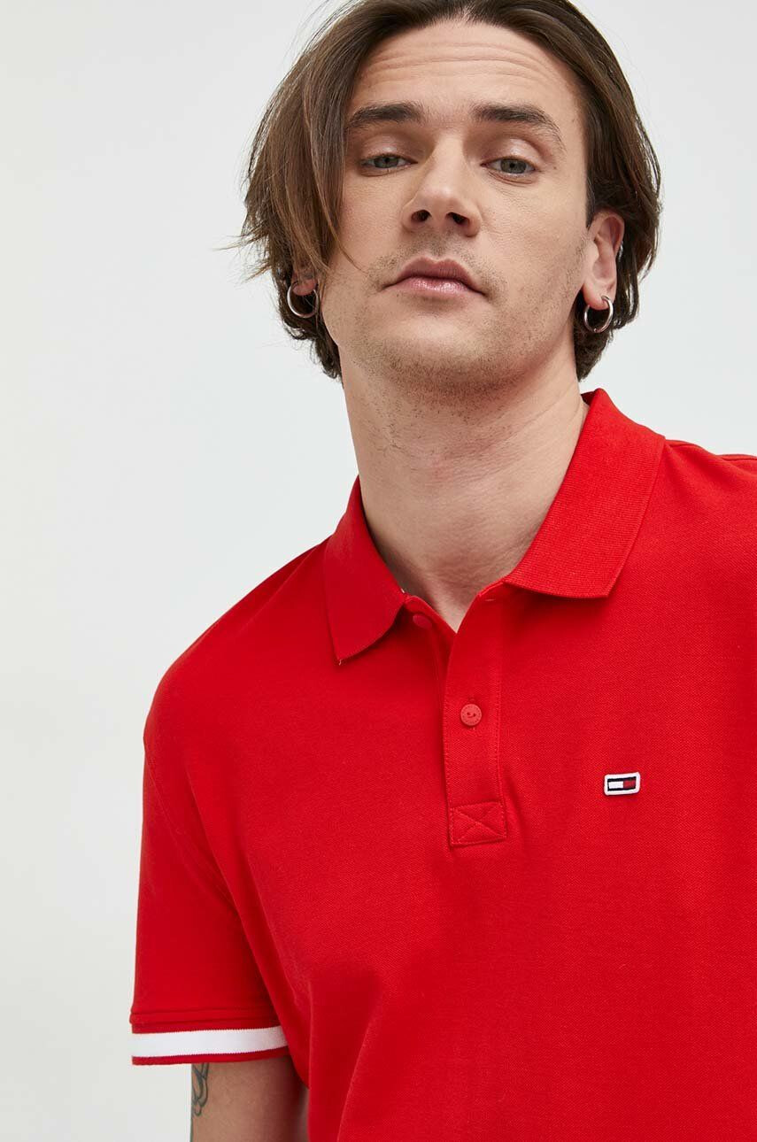 Tommy Jeans Polo tričko červená barva s aplikací - Pepit.cz