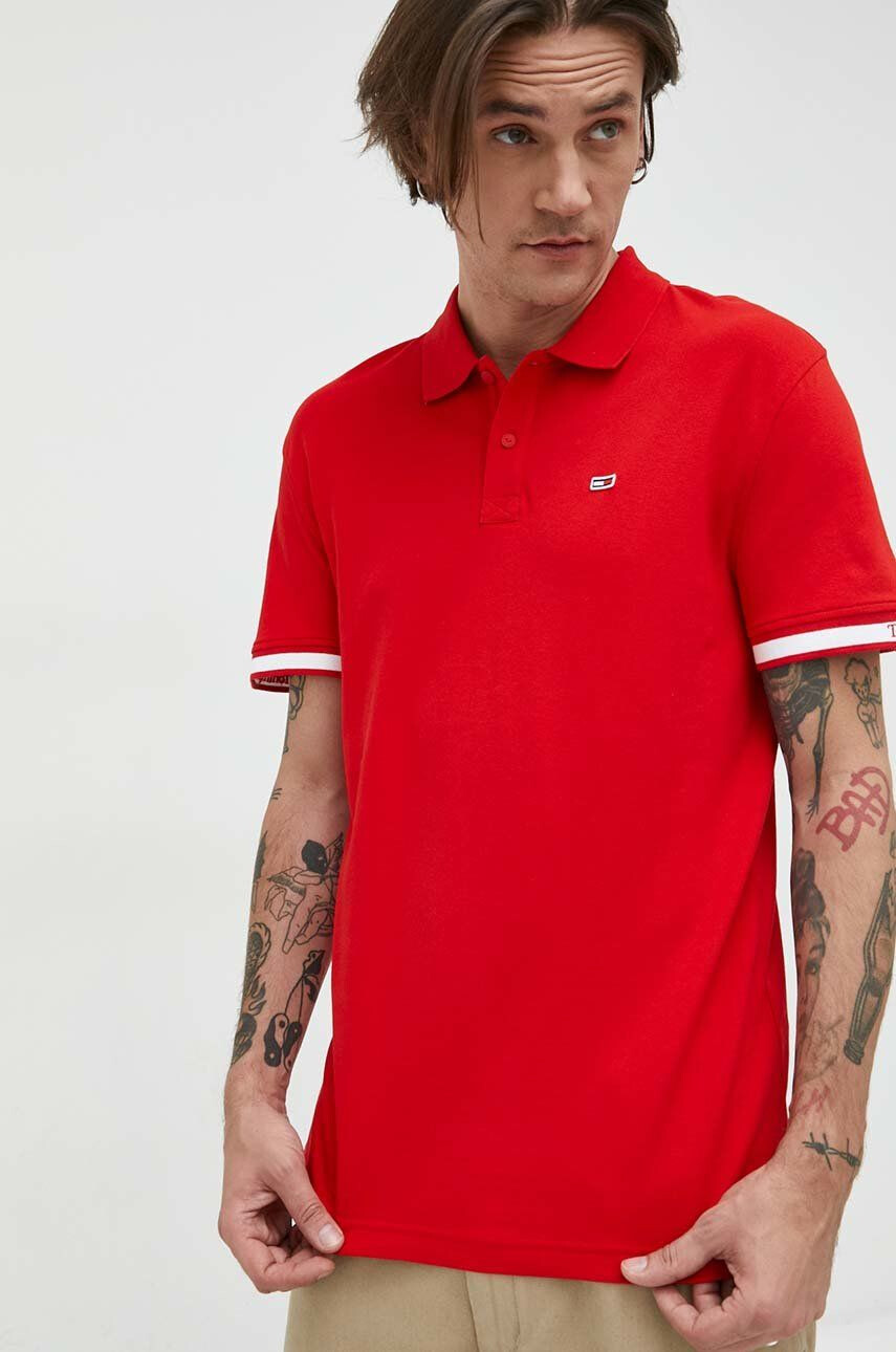 Tommy Jeans Polo tričko červená barva s aplikací - Pepit.cz