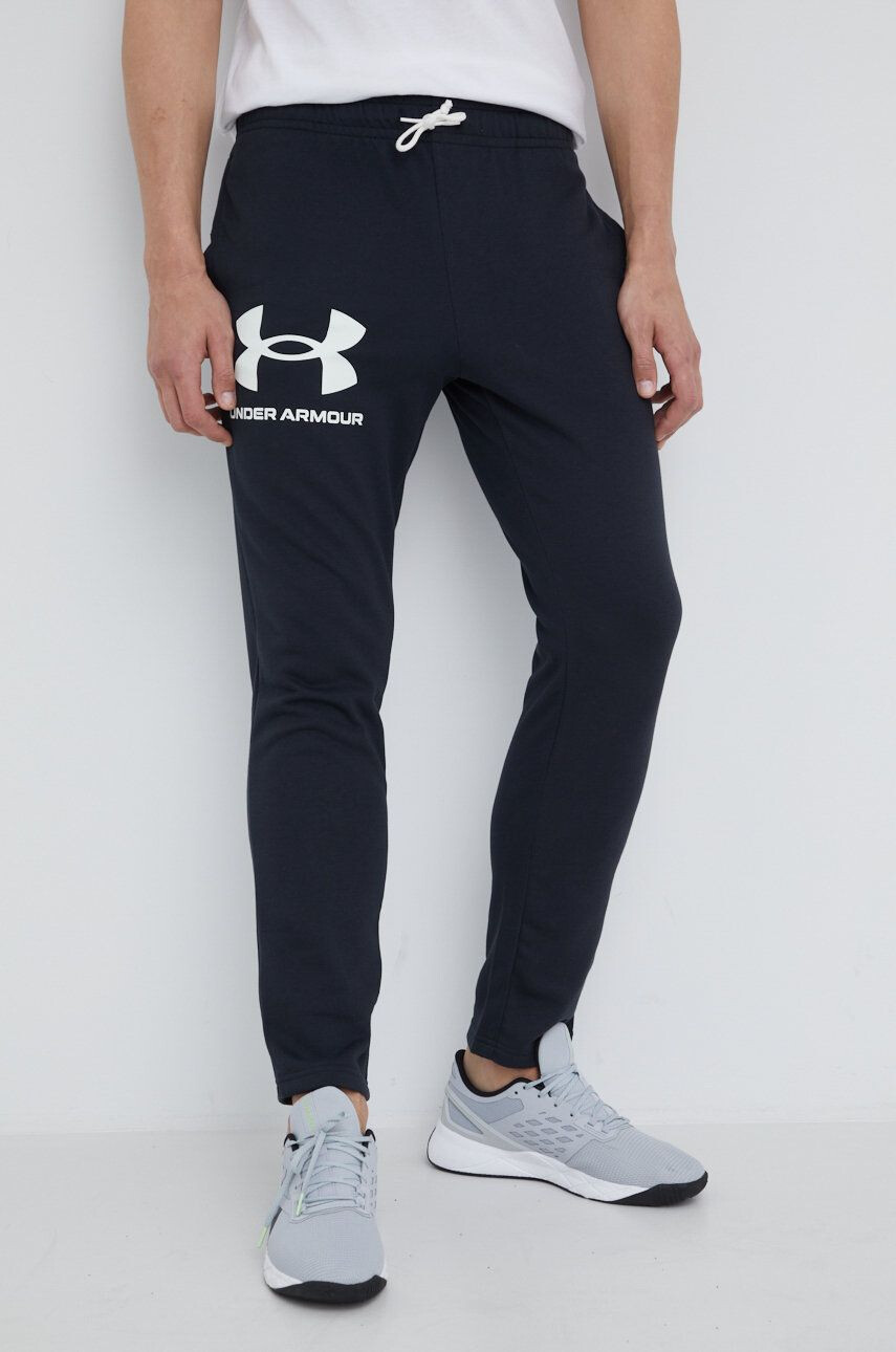 Under Armour Tepláky 1372676 pánské béžová barva s potiskem - Pepit.cz