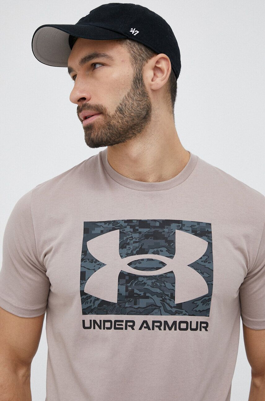 Under Armour Tričko hnědá barva s potiskem - Pepit.cz