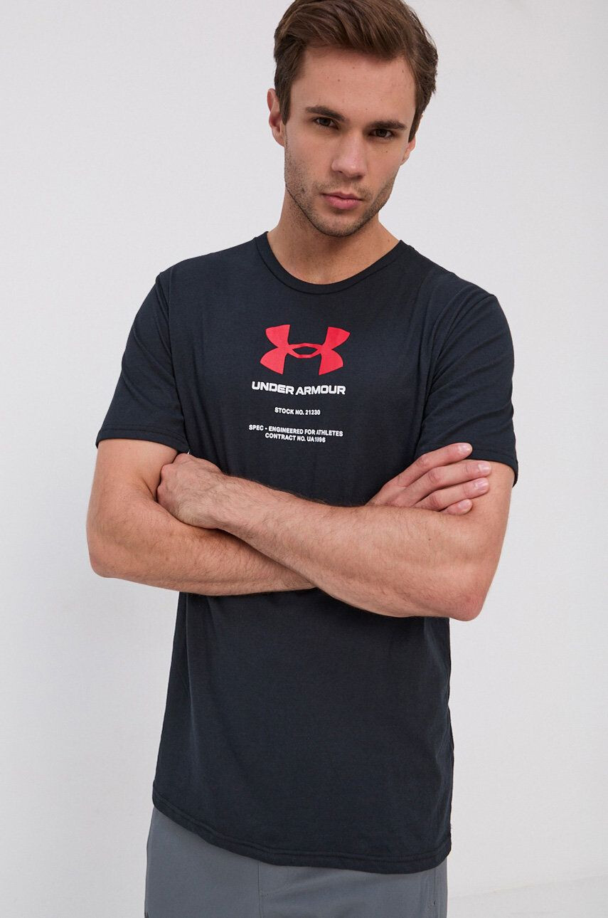 Under Armour Tričko pánské černá barva s potiskem - Pepit.cz