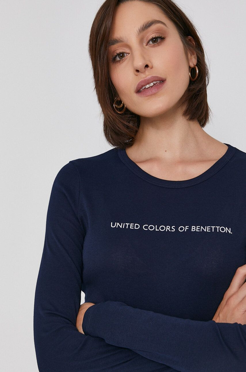 United Colors of Benetton Bavlněné tričko s dlouhým rukávem tmavomodrá barva - Pepit.cz