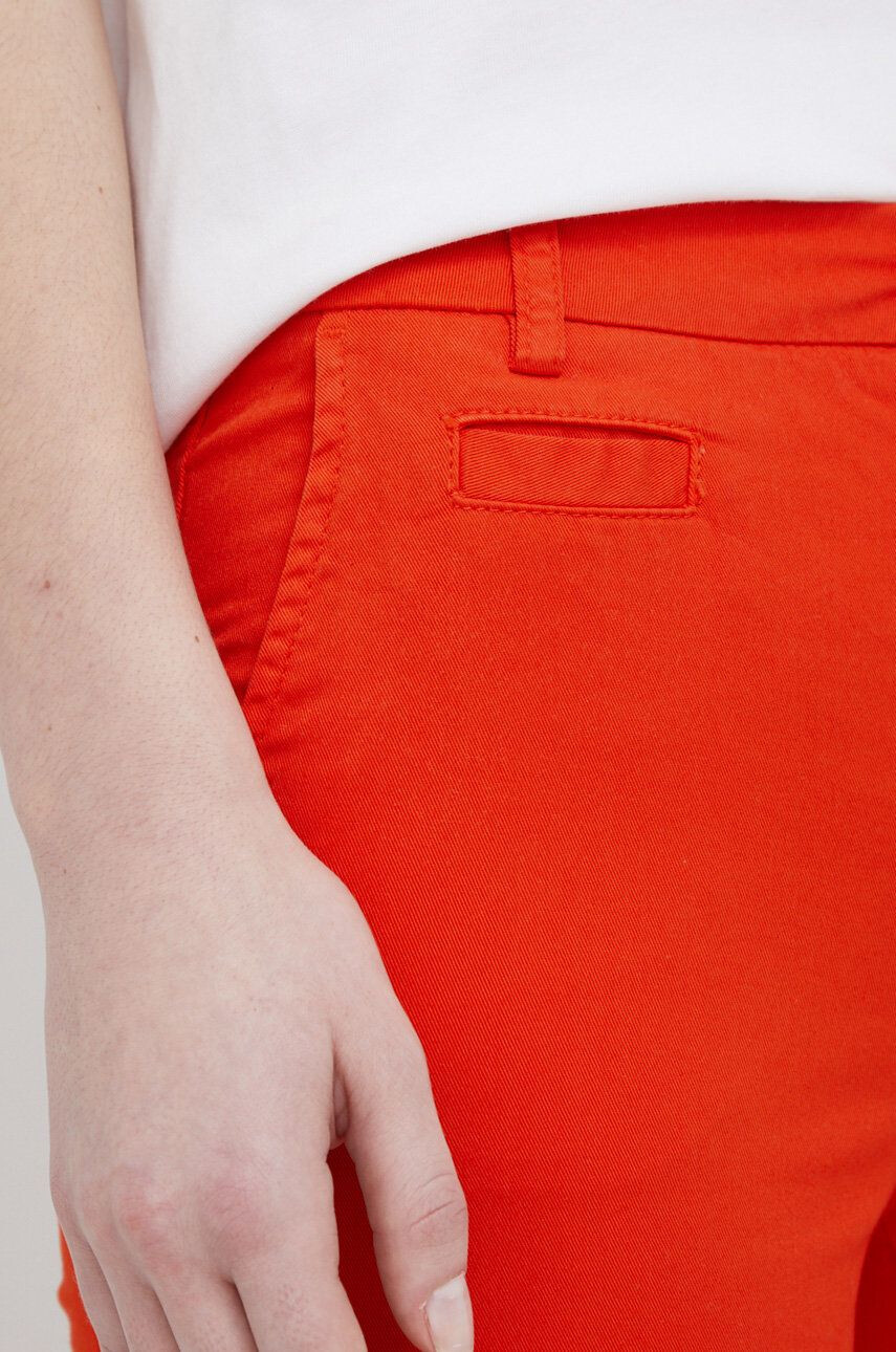 United Colors of Benetton Kalhoty dámské oranžová barva střih chinos medium waist - Pepit.cz