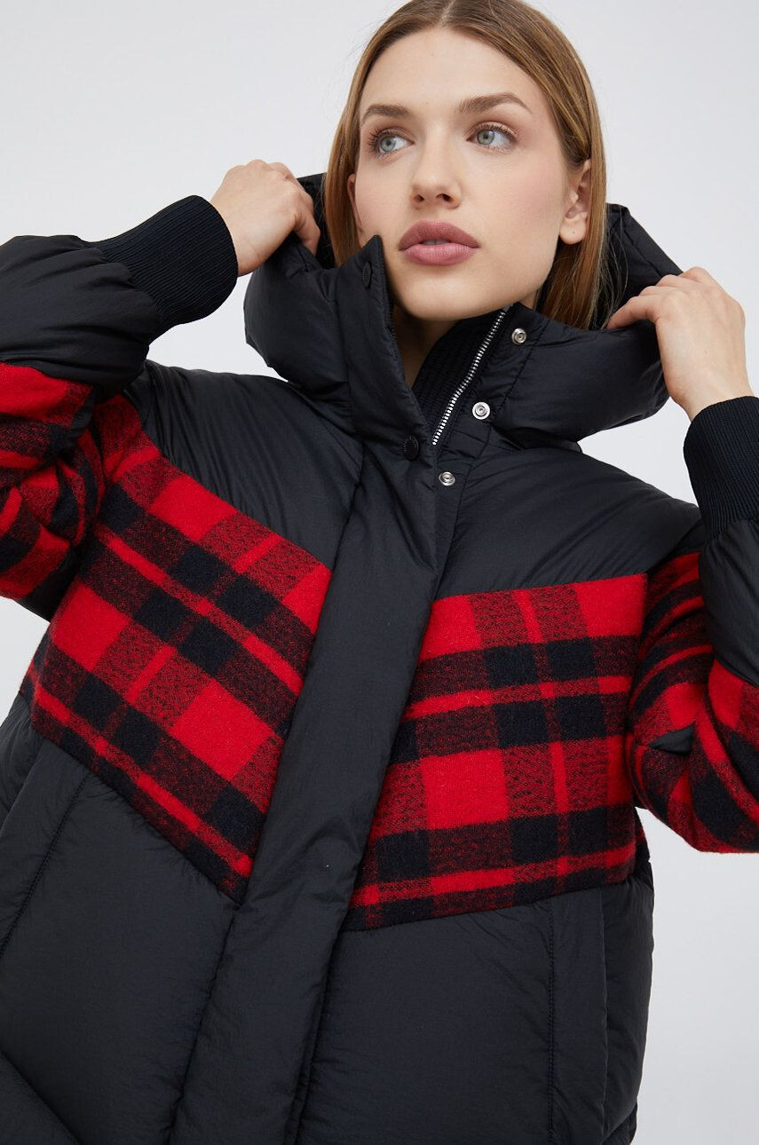 Woolrich Péřová bunda dámská černá barva zimní oversize - Pepit.cz