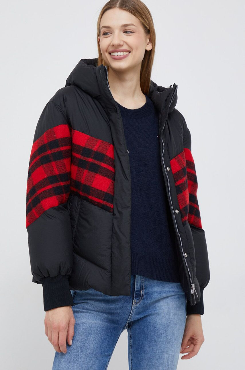 Woolrich Péřová bunda dámská černá barva zimní oversize - Pepit.cz