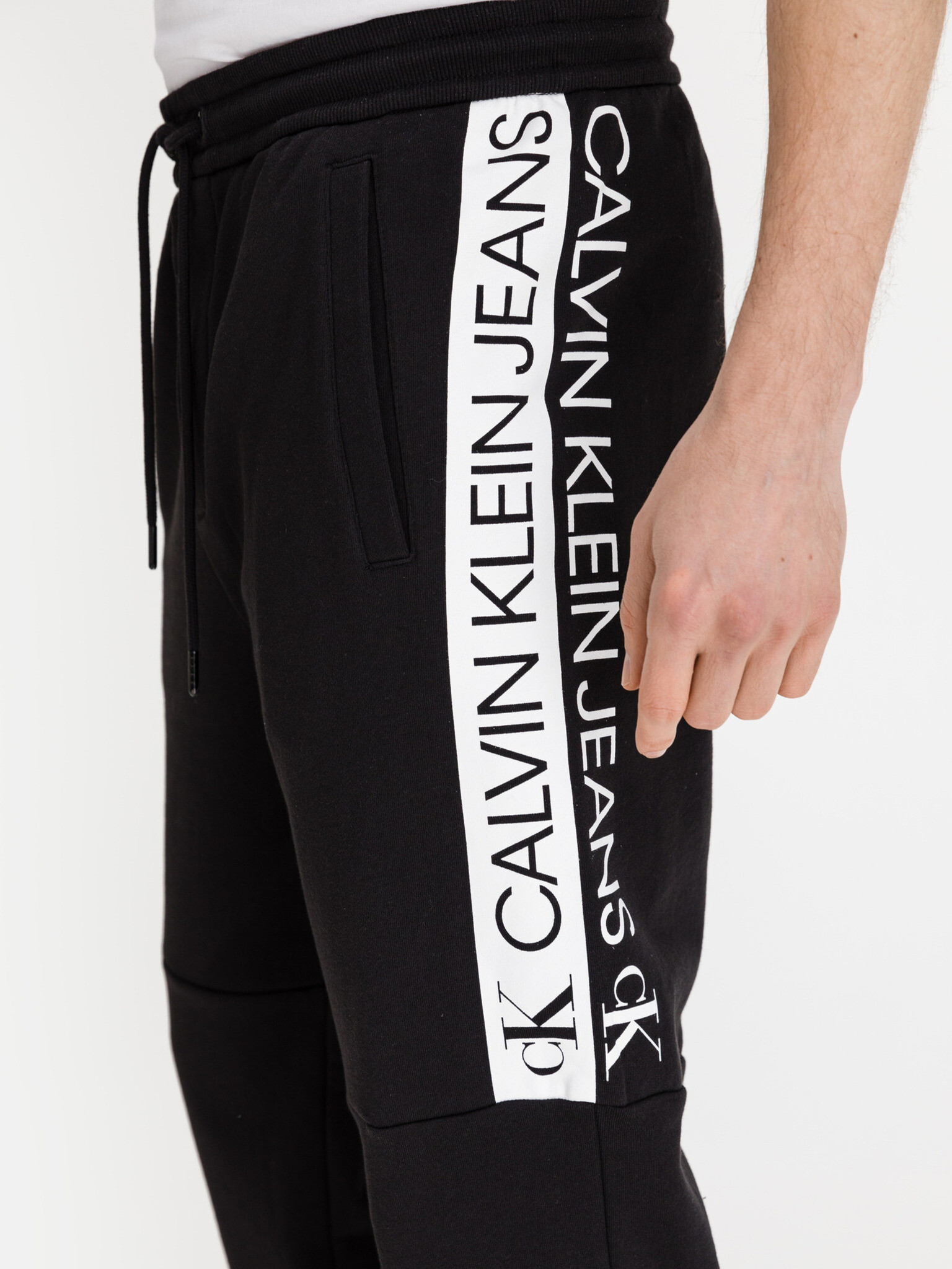 Calvin Klein Jeans Mirror Logo Tepláky Černá - Pepit.cz