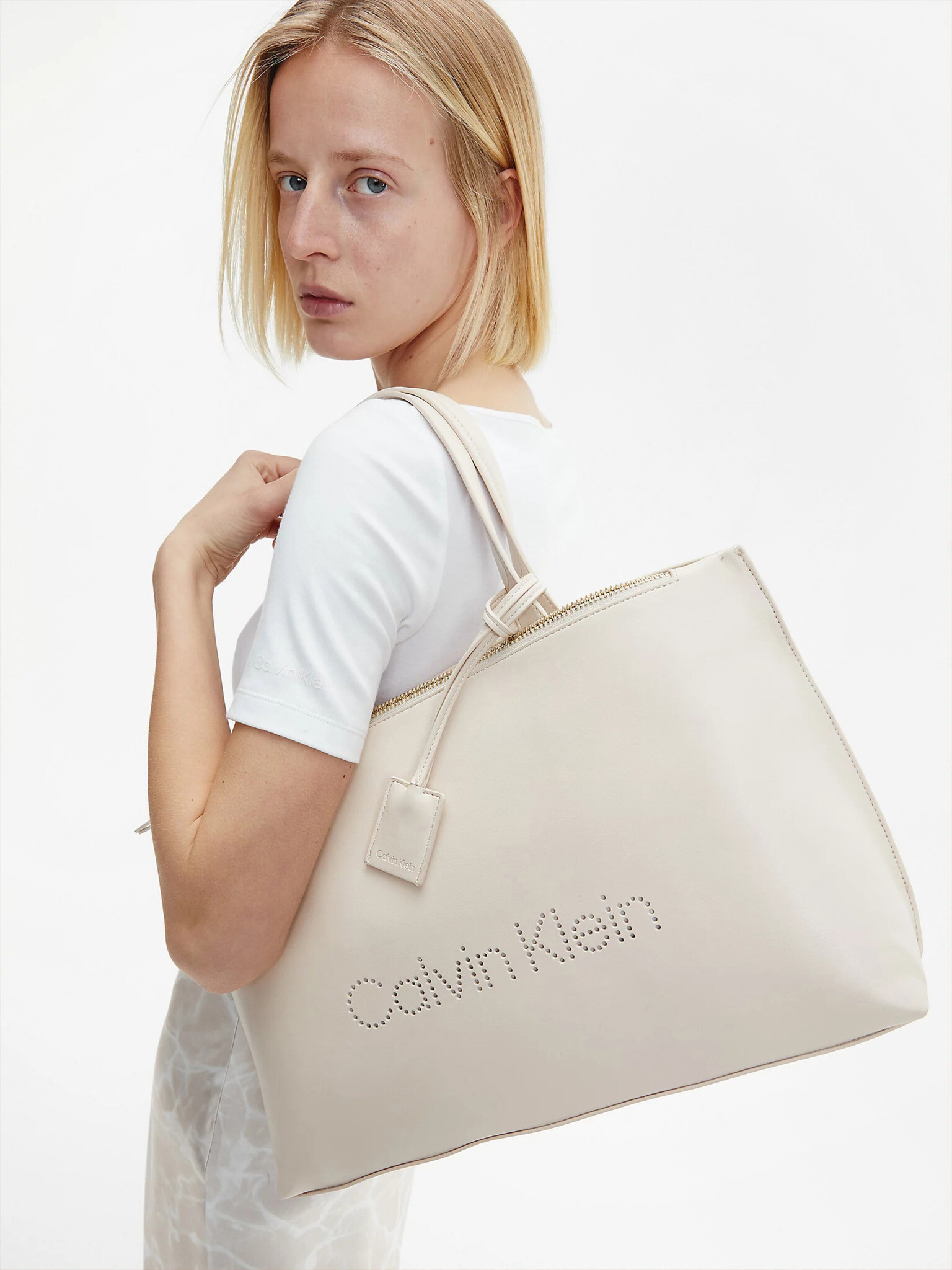 Calvin Klein Kabelka Bílá - Pepit.cz