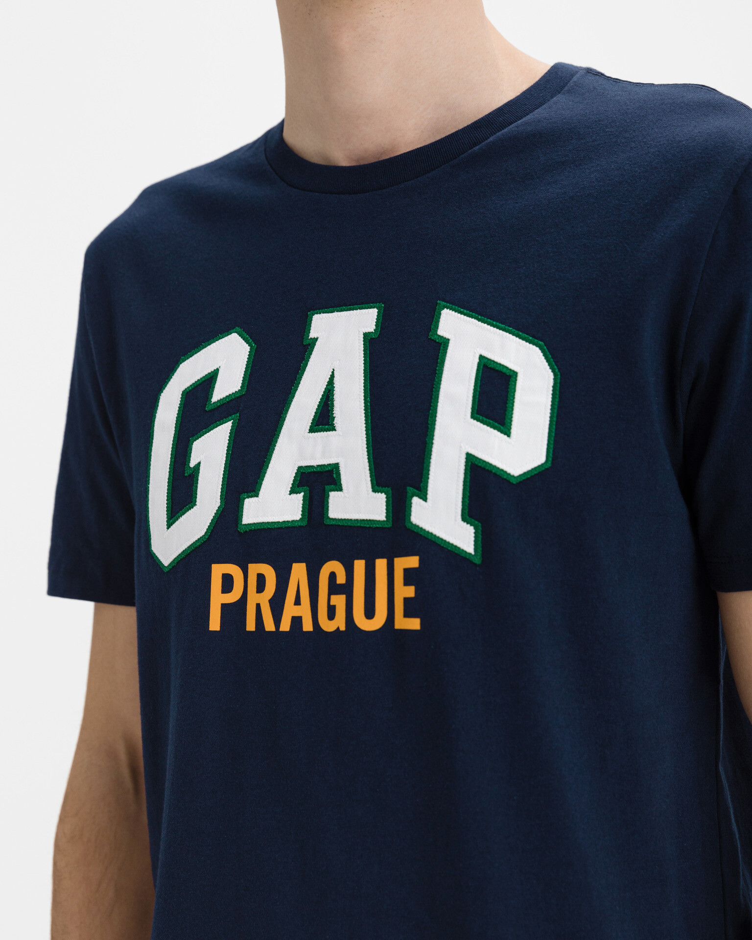 GAP Prague City Triko Bílá - Pepit.cz