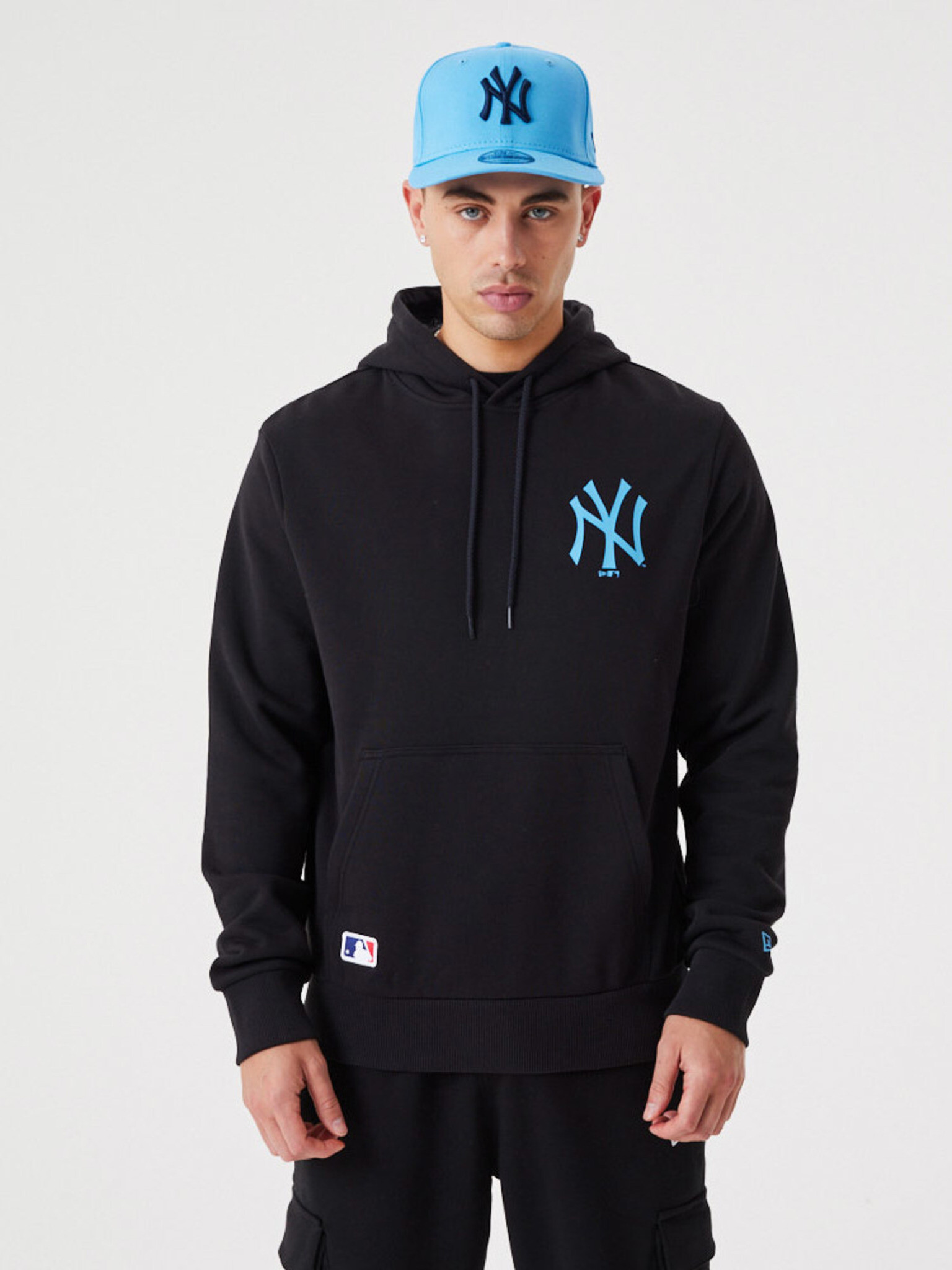 New Era New York Yankees MLB League Essential Mikina Černá - Pepit.cz