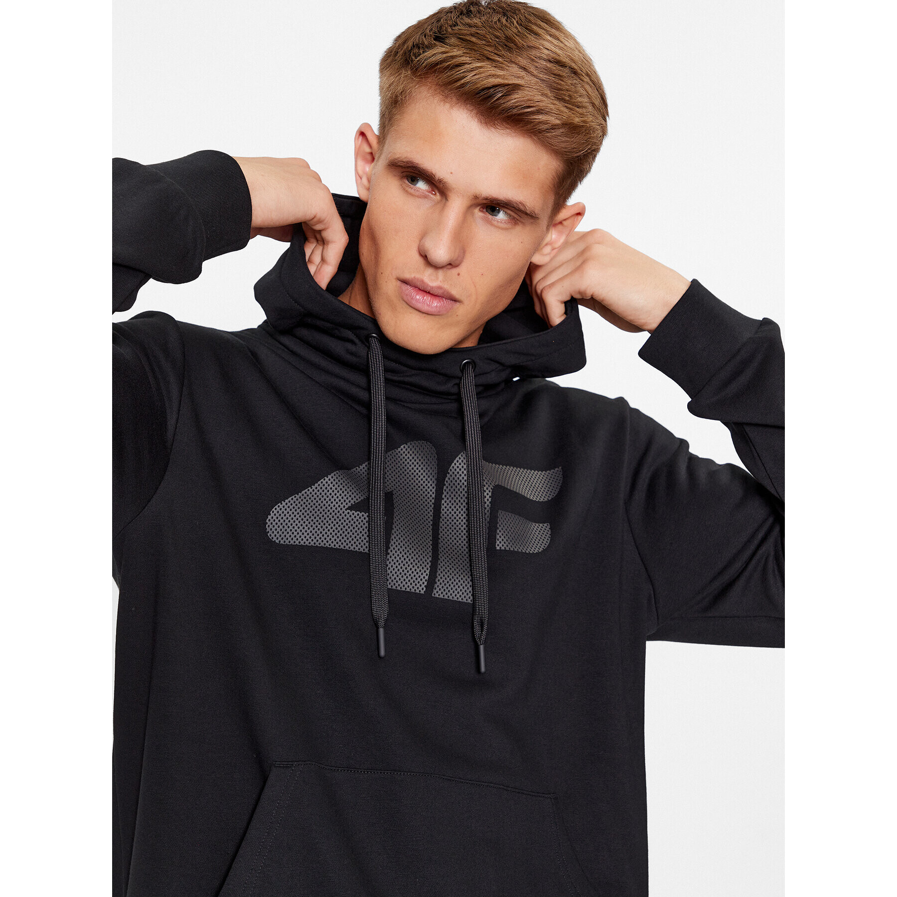 4F Mikina AW23TSWSM694 Černá Regular Fit - Pepit.cz