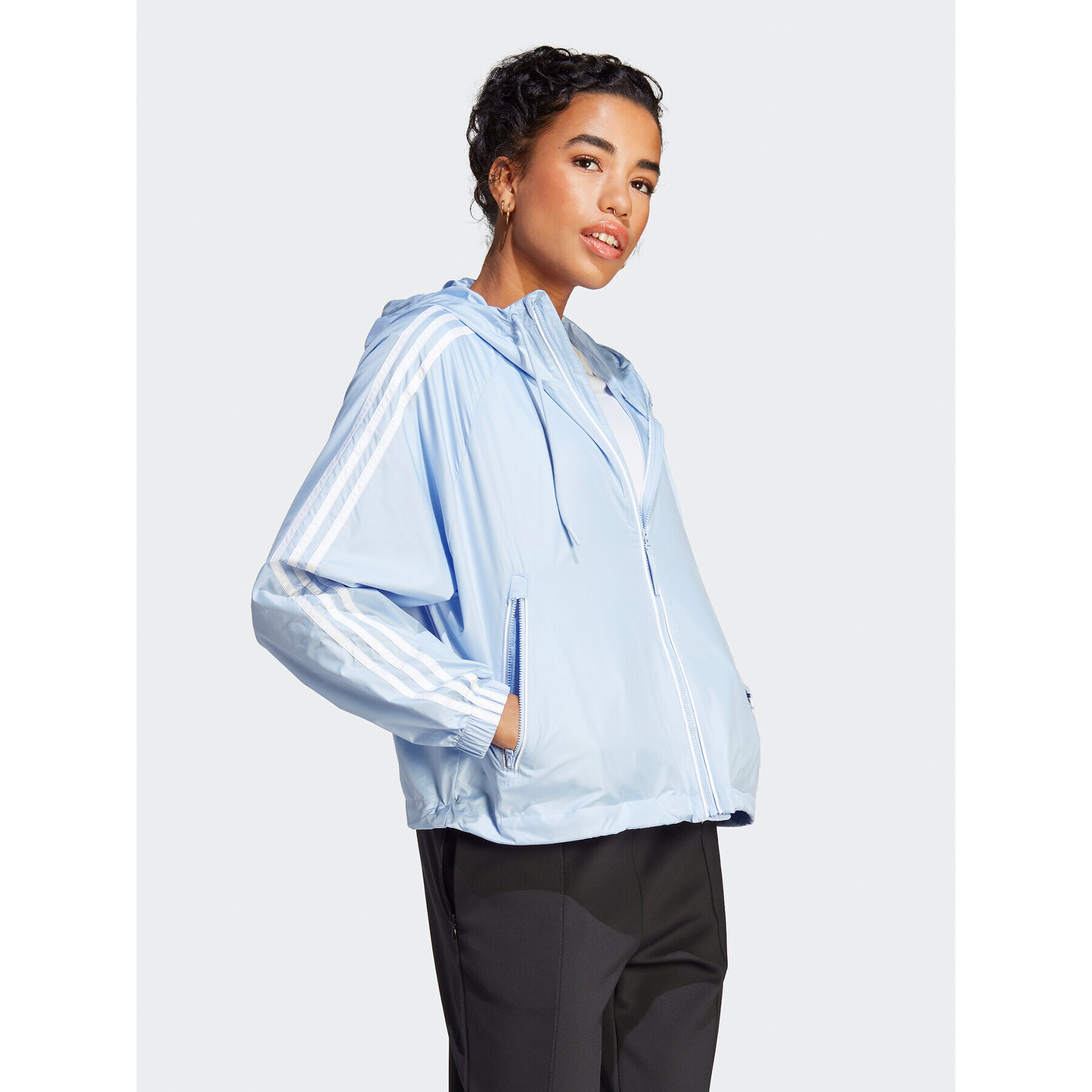 adidas Bunda pro přechodné období BSC 3-Stripes Wind Jacket HM2271 Modrá Loose Fit - Pepit.cz