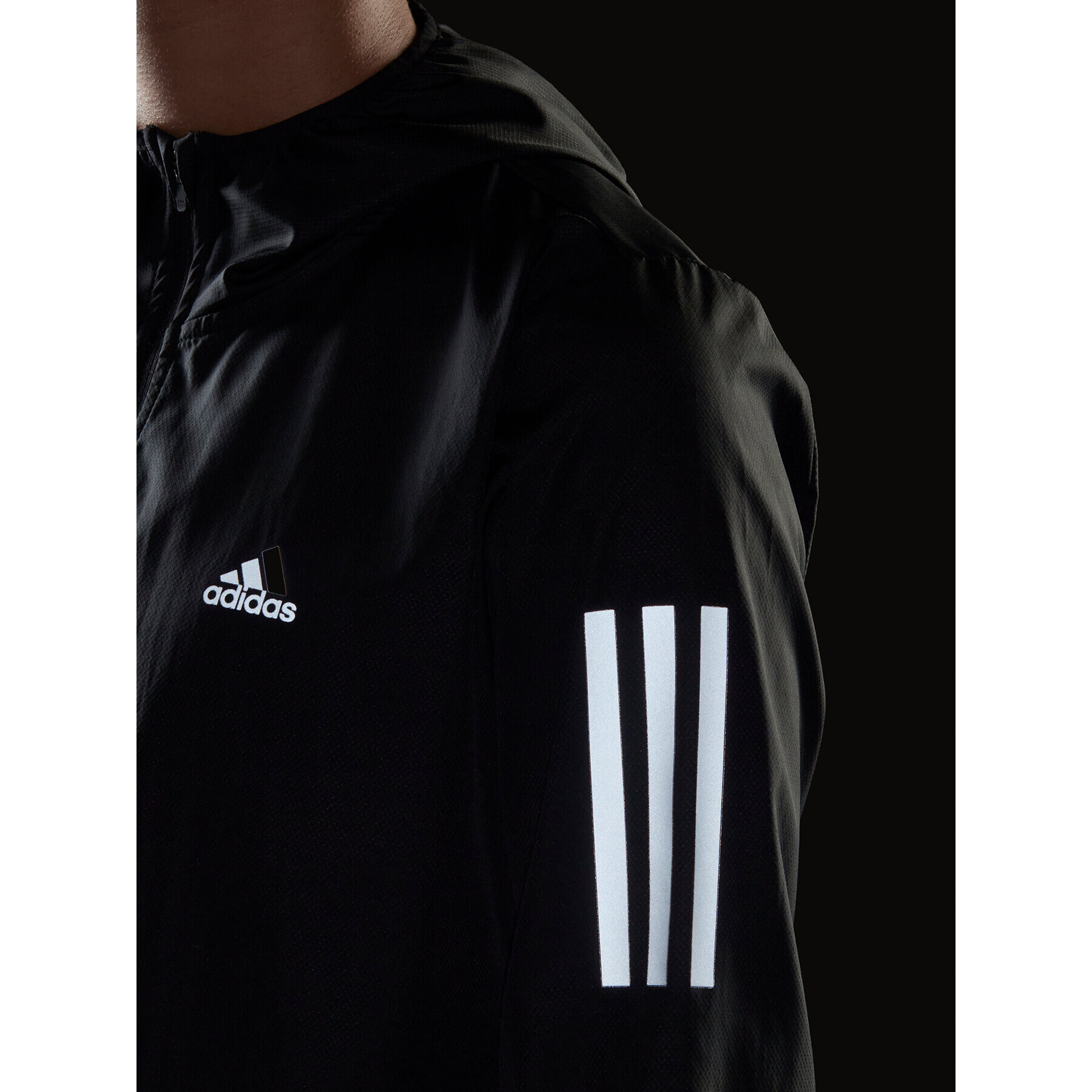 adidas Bunda pro přechodné období Own the Run Hooded Running Windbreaker H59271 Černá Regular Fit - Pepit.cz