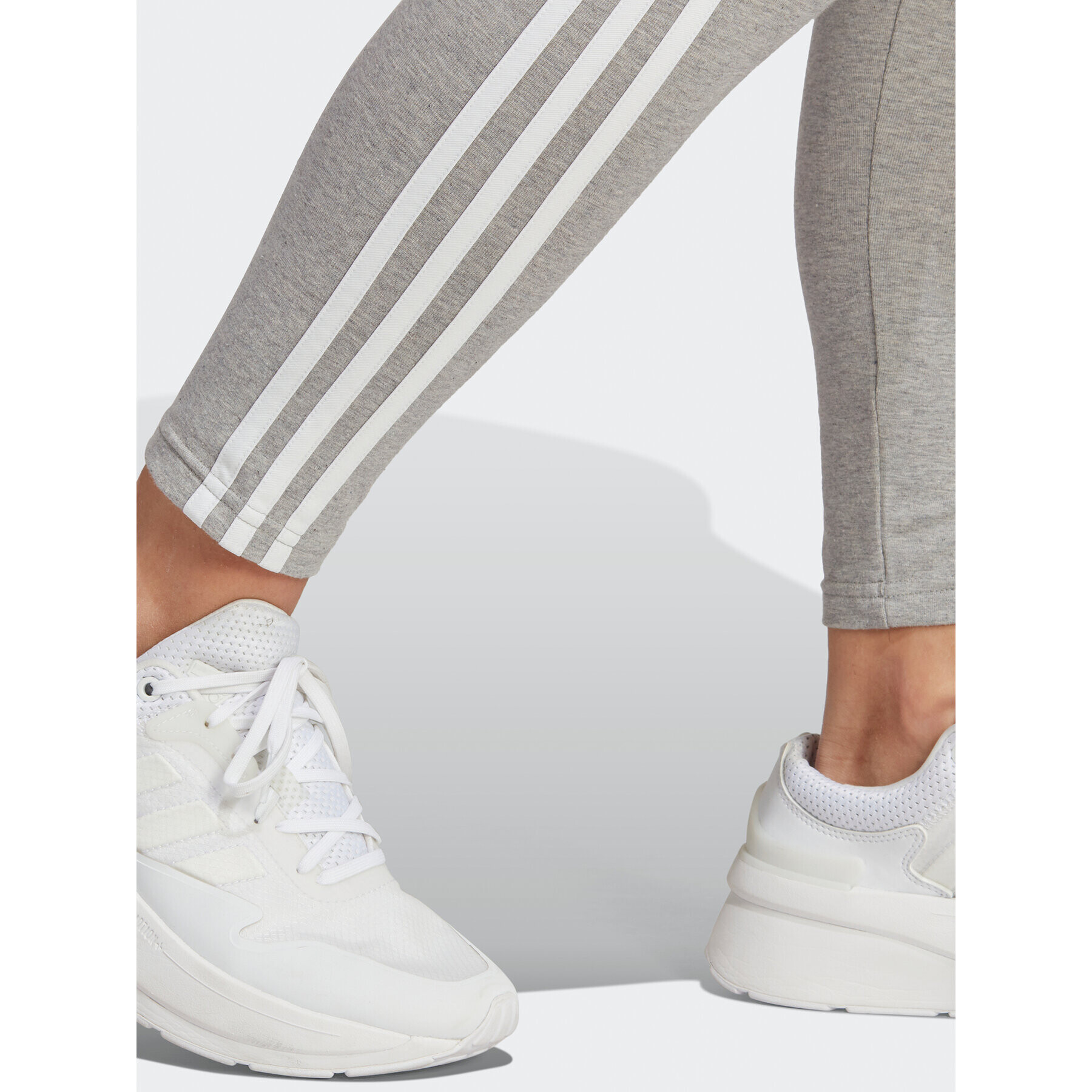 adidas Legíny Essentials 3-Stripes High-Waisted Single Jersey Leggings IC7152 Šedá - Pepit.cz