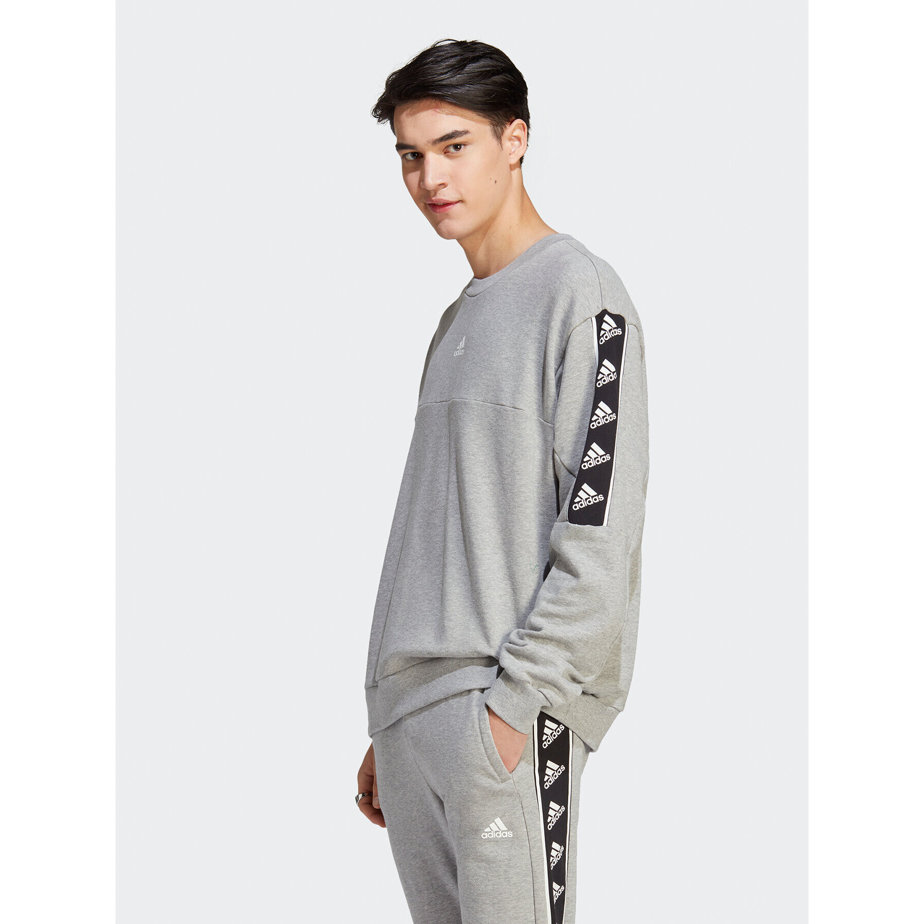 adidas Mikina Brand Love Sweatshirt IC6813 Šedá Loose Fit - Pepit.cz