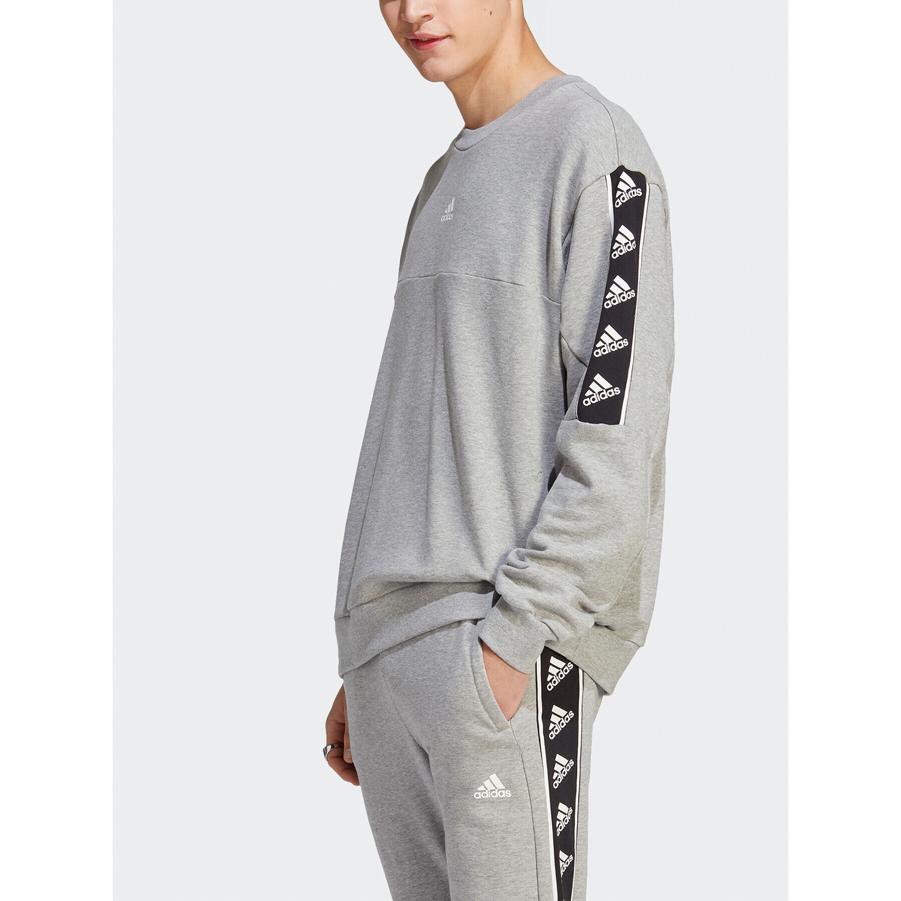 adidas Mikina Brand Love Sweatshirt IC6813 Šedá Loose Fit - Pepit.cz