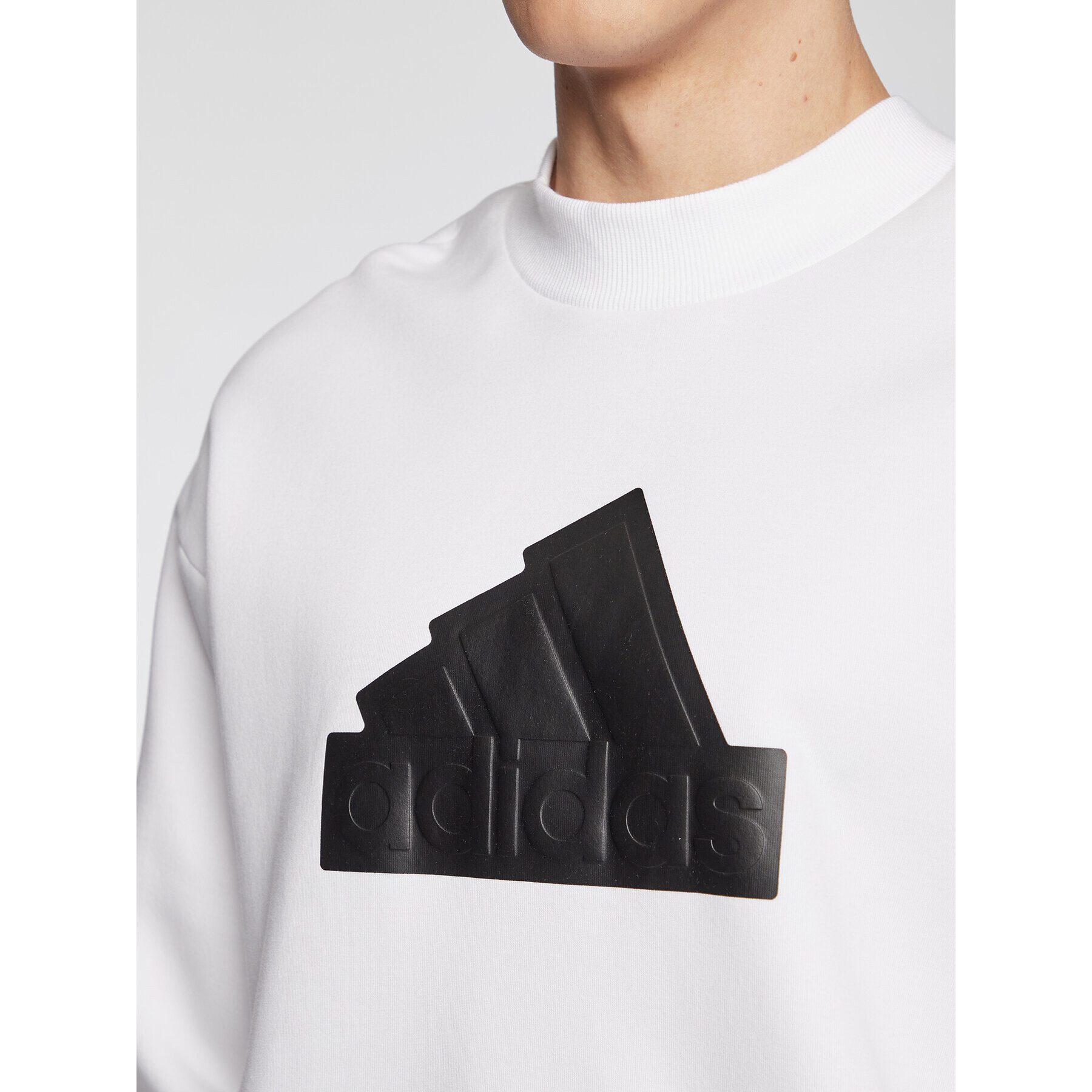 adidas Mikina Future Icons Badge of Sport Crew Sweatshirt IC3741 Bílá Regular Fit - Pepit.cz