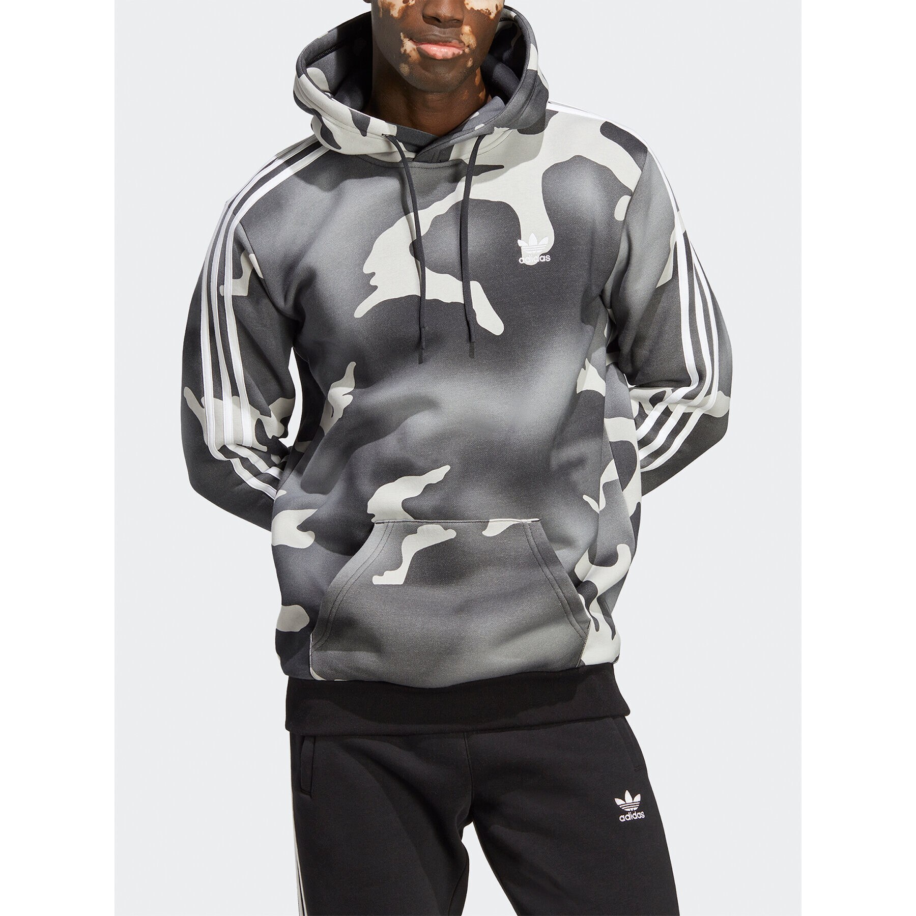 adidas Mikina Graphics Camo Allover Print Hoodie IC5732 Šedá Regular Fit - Pepit.cz