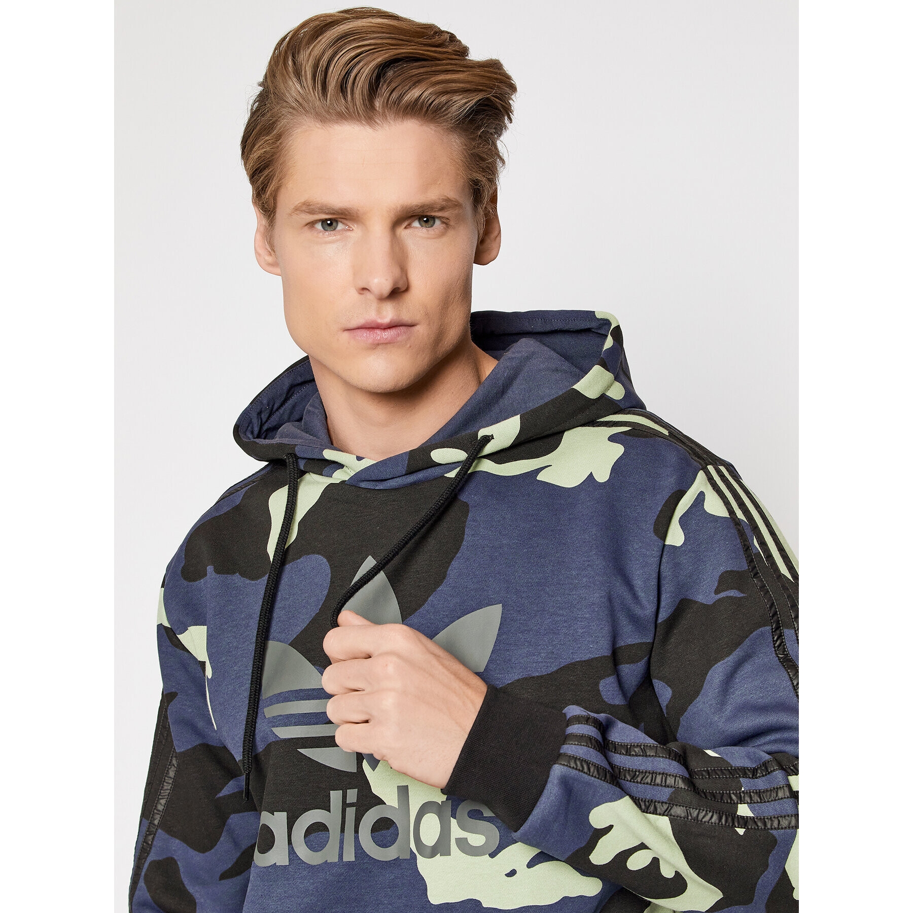 adidas Mikina Graphics Camo HF4882 Tmavomodrá Standard Fit - Pepit.cz