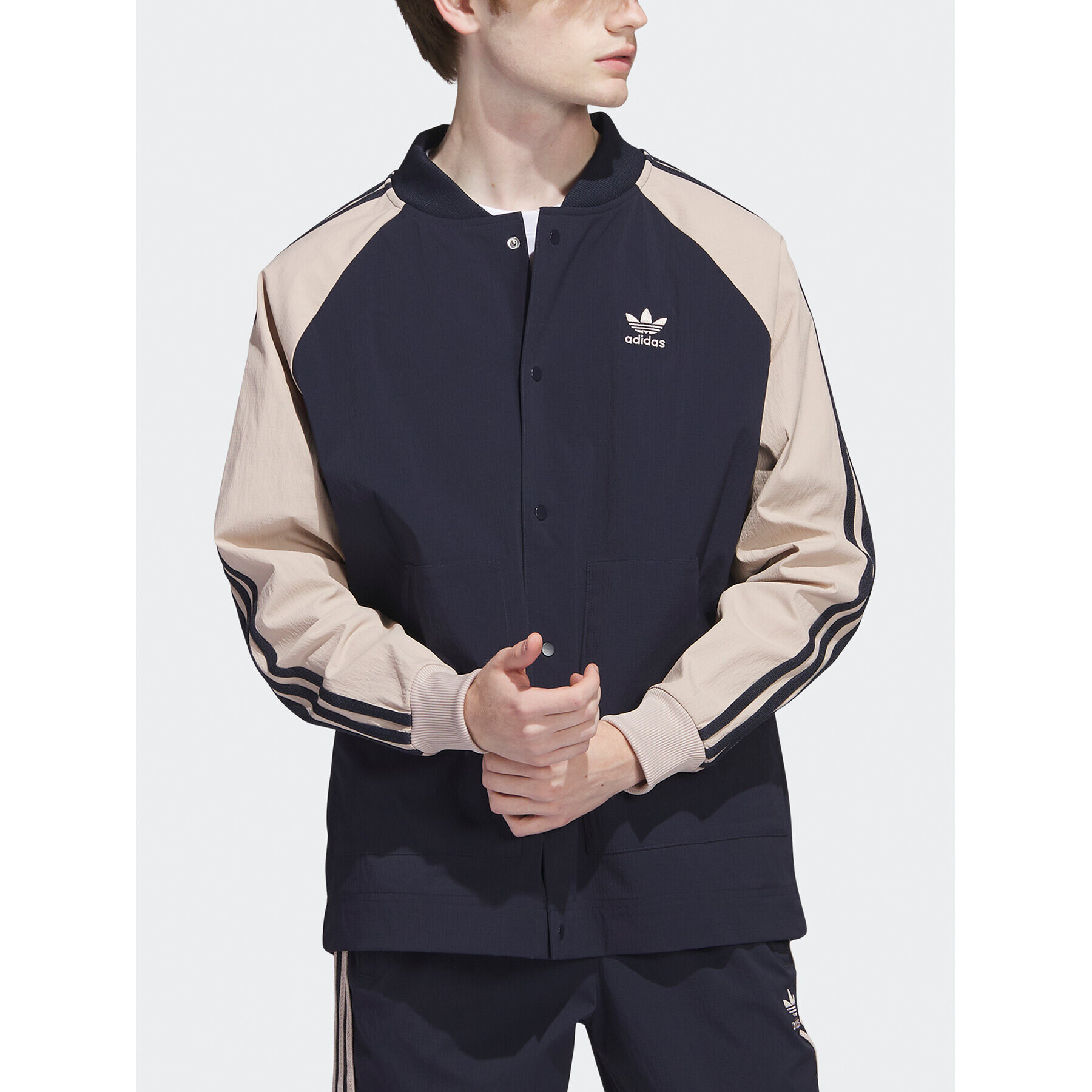 adidas Mikina SST Woven Jacket IC5543 Modrá Regular Fit - Pepit.cz