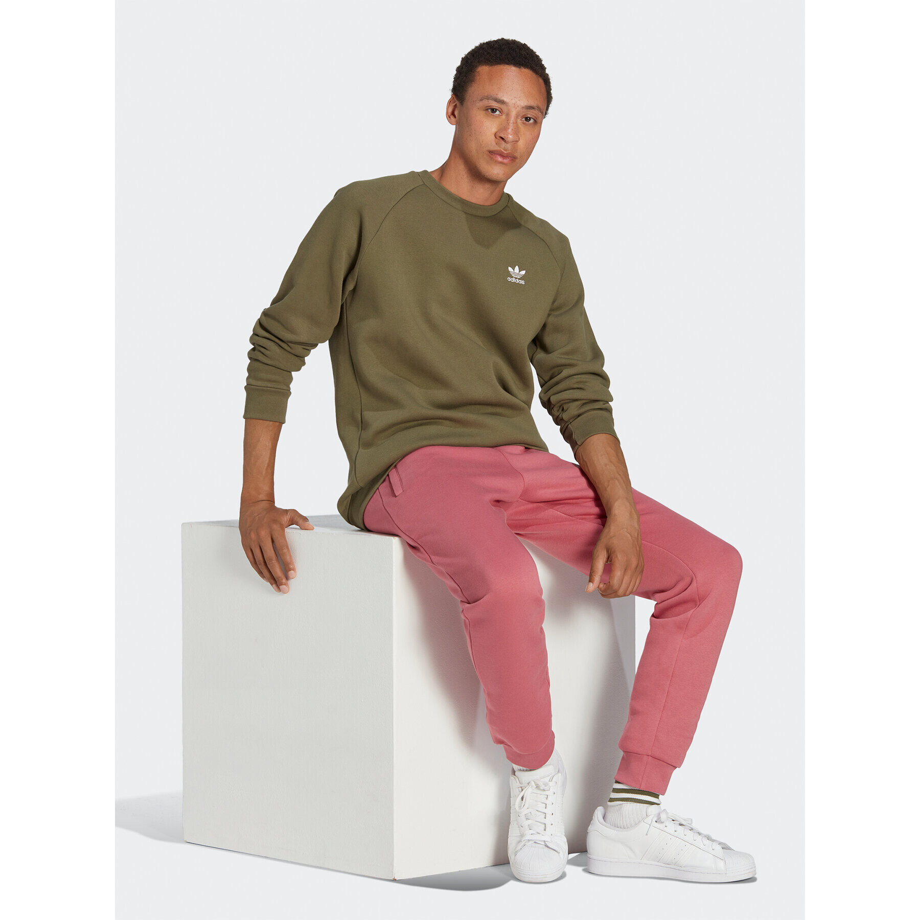 adidas Mikina Trefoil Essentials Crewneck Sweatshirt IB1408 Zelená Regular Fit - Pepit.cz