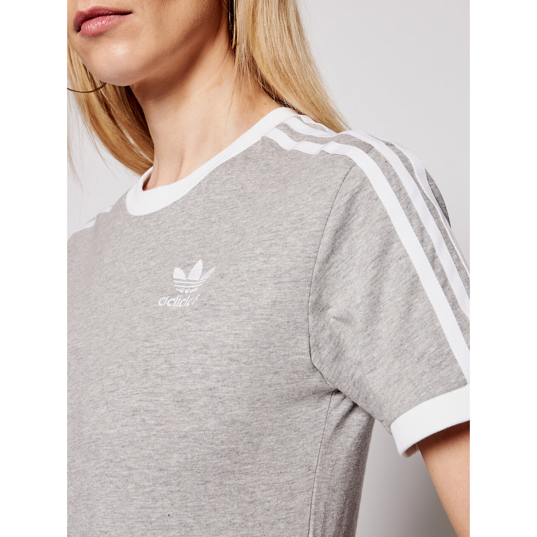 adidas T-Shirt adicolor Classics 3-Stripes GN2909 Šedá Regular Fit - Pepit.cz