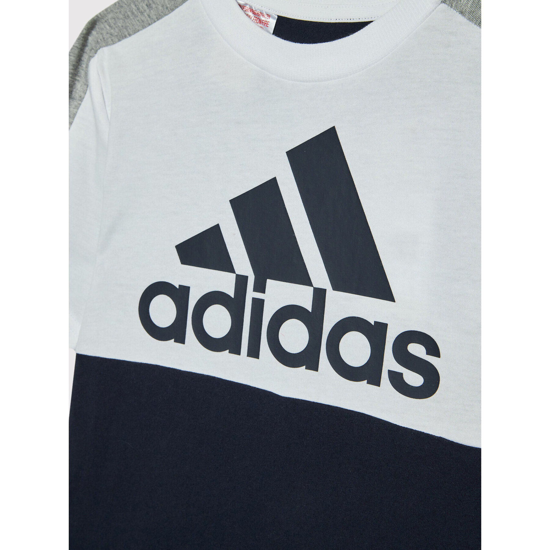 adidas T-Shirt B Cb Logo HC5650 Tmavomodrá Regular Fit - Pepit.cz