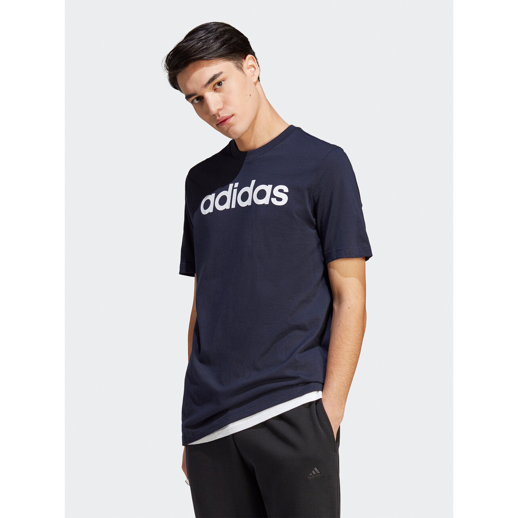 adidas T-Shirt Essentials Single Jersey Linear Embroidered Logo T-Shirt IC9275 Modrá Regular Fit - Pepit.cz