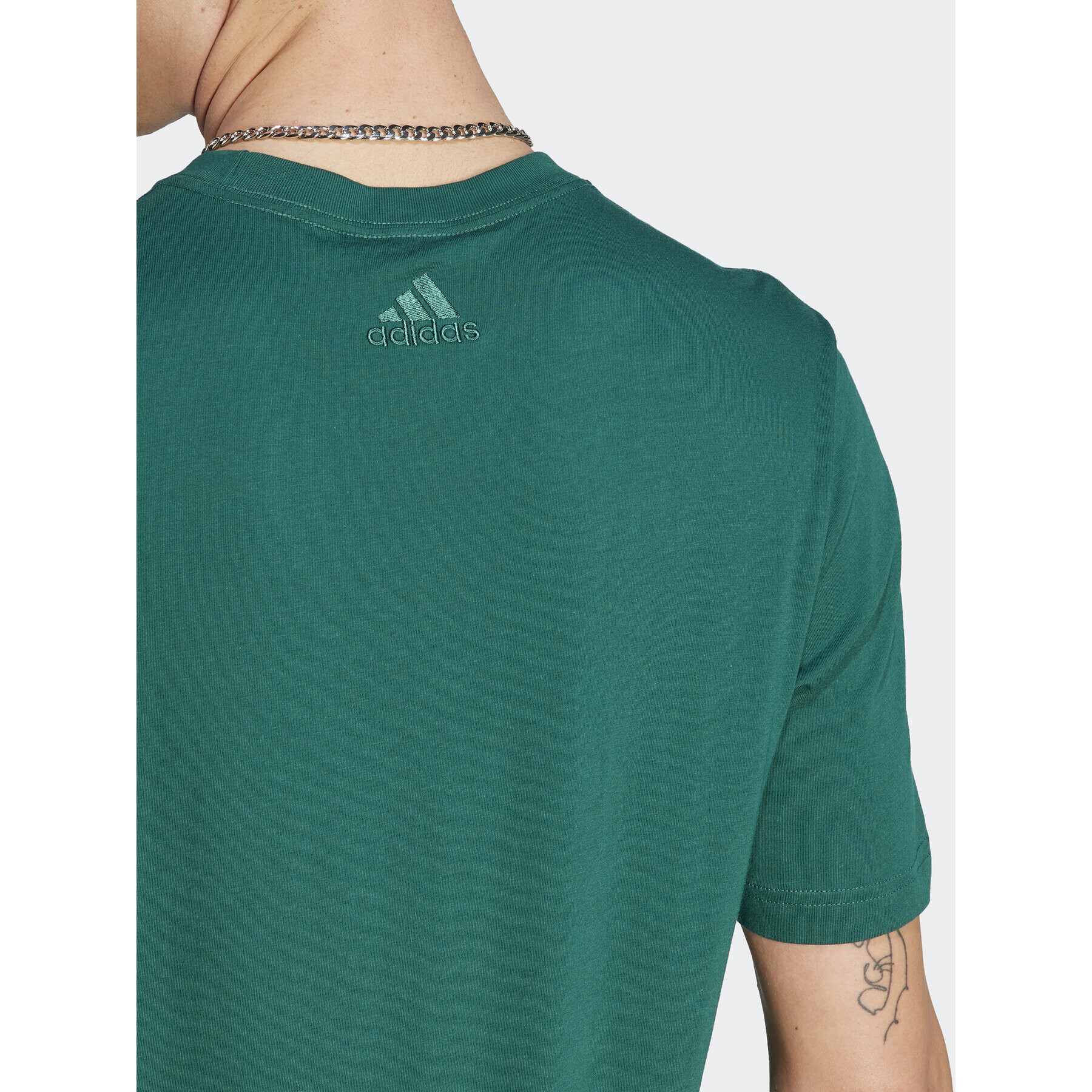 adidas T-Shirt Essentials Single Jersey Linear Embroidered Logo T-Shirt IJ8658 Zelená Regular Fit - Pepit.cz