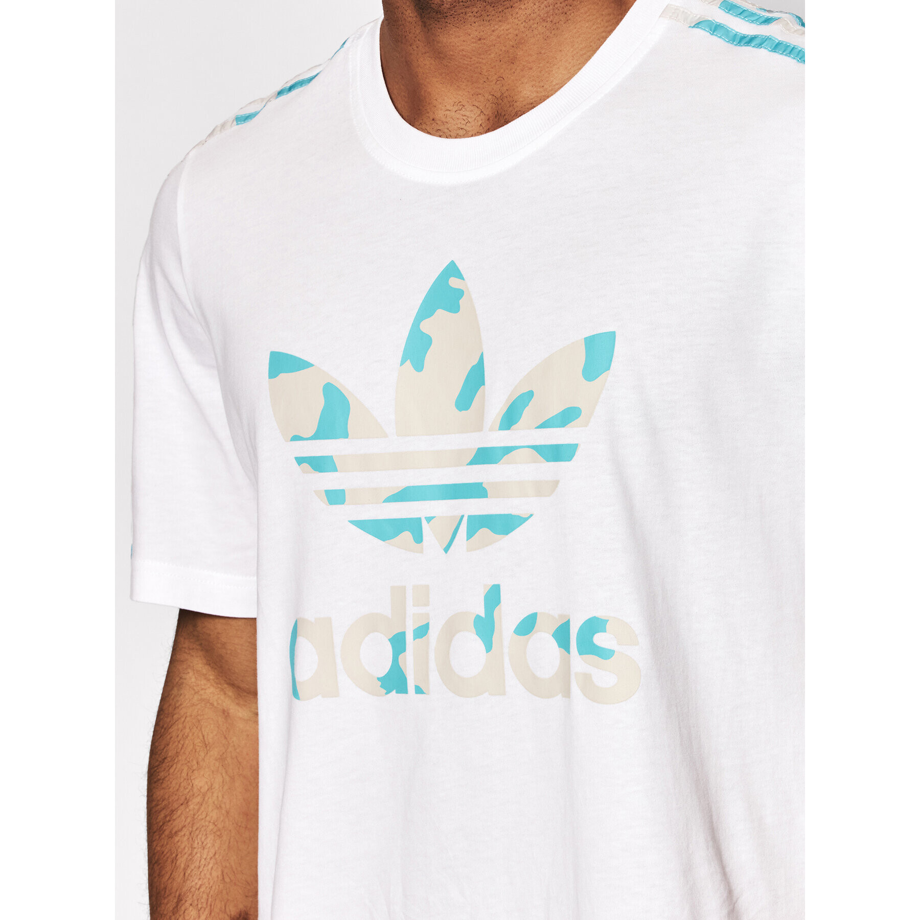 adidas T-Shirt Graphic Camo HF4892 Bílá Regular Fit - Pepit.cz