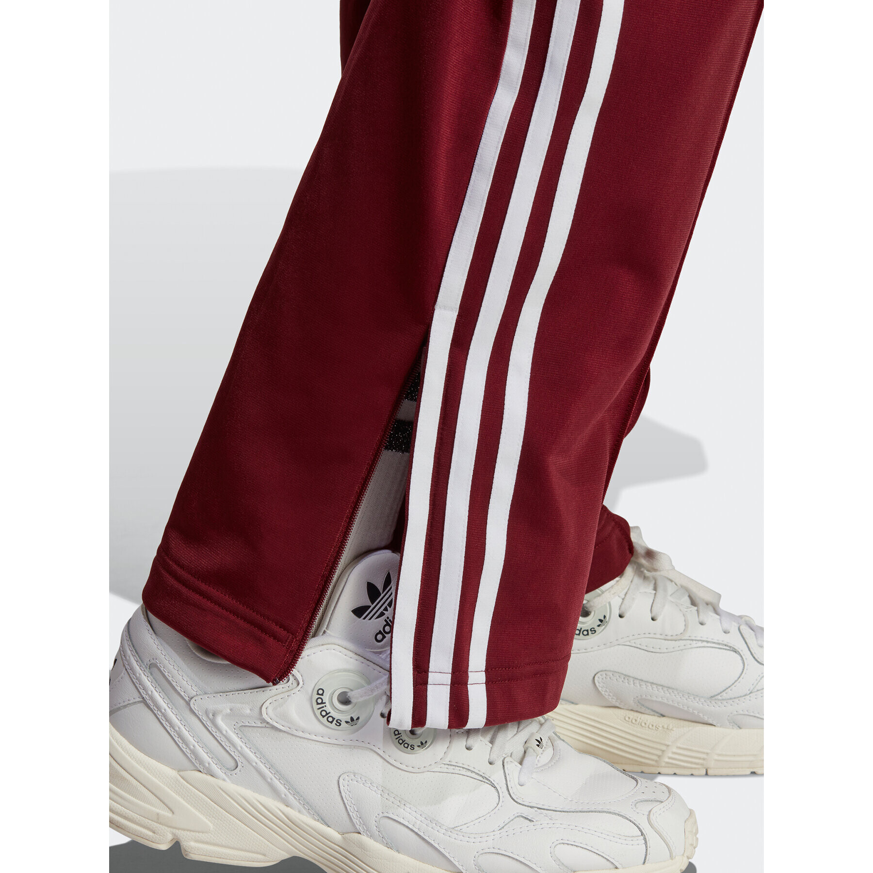 adidas Teplákové kalhoty Adicolor Classics Firebird Tracksuit Bottoms IB7327 Červená Regular Fit - Pepit.cz