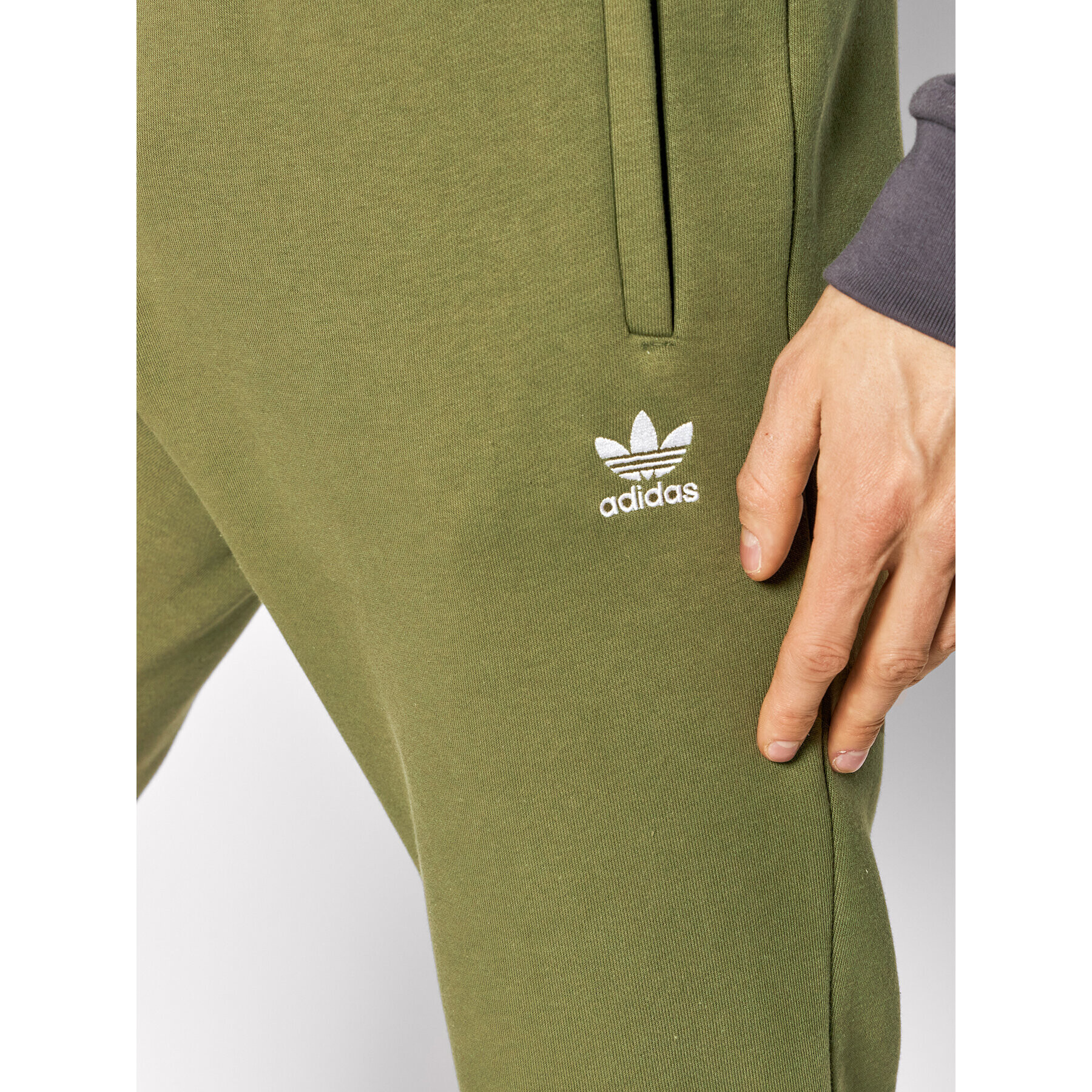 adidas Teplákové kalhoty adicolor Essentials Trefoil H65676 Zelená Slim Fit - Pepit.cz