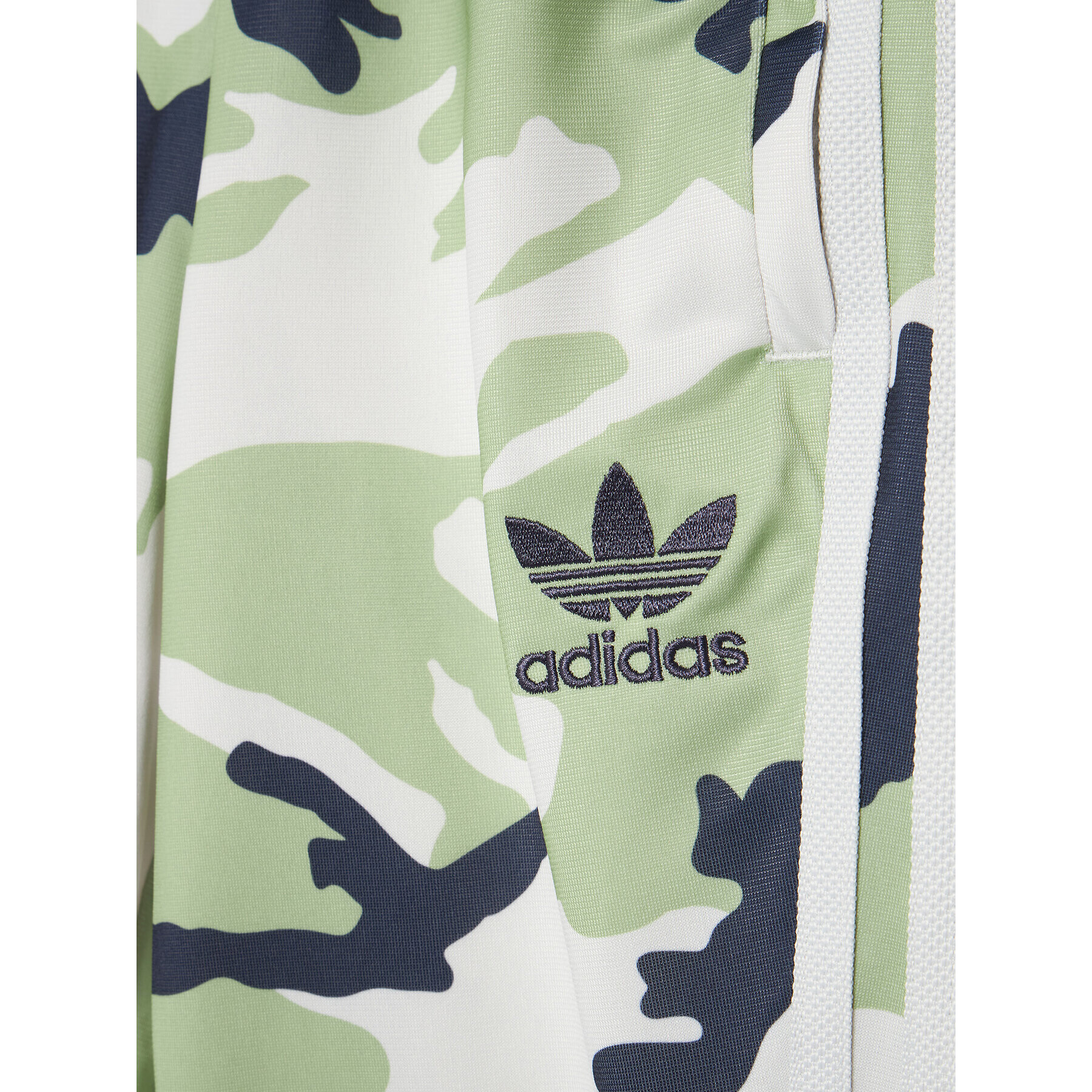 adidas Teplákové kalhoty Camo Sst HB9434 Zelená Regular Fit - Pepit.cz