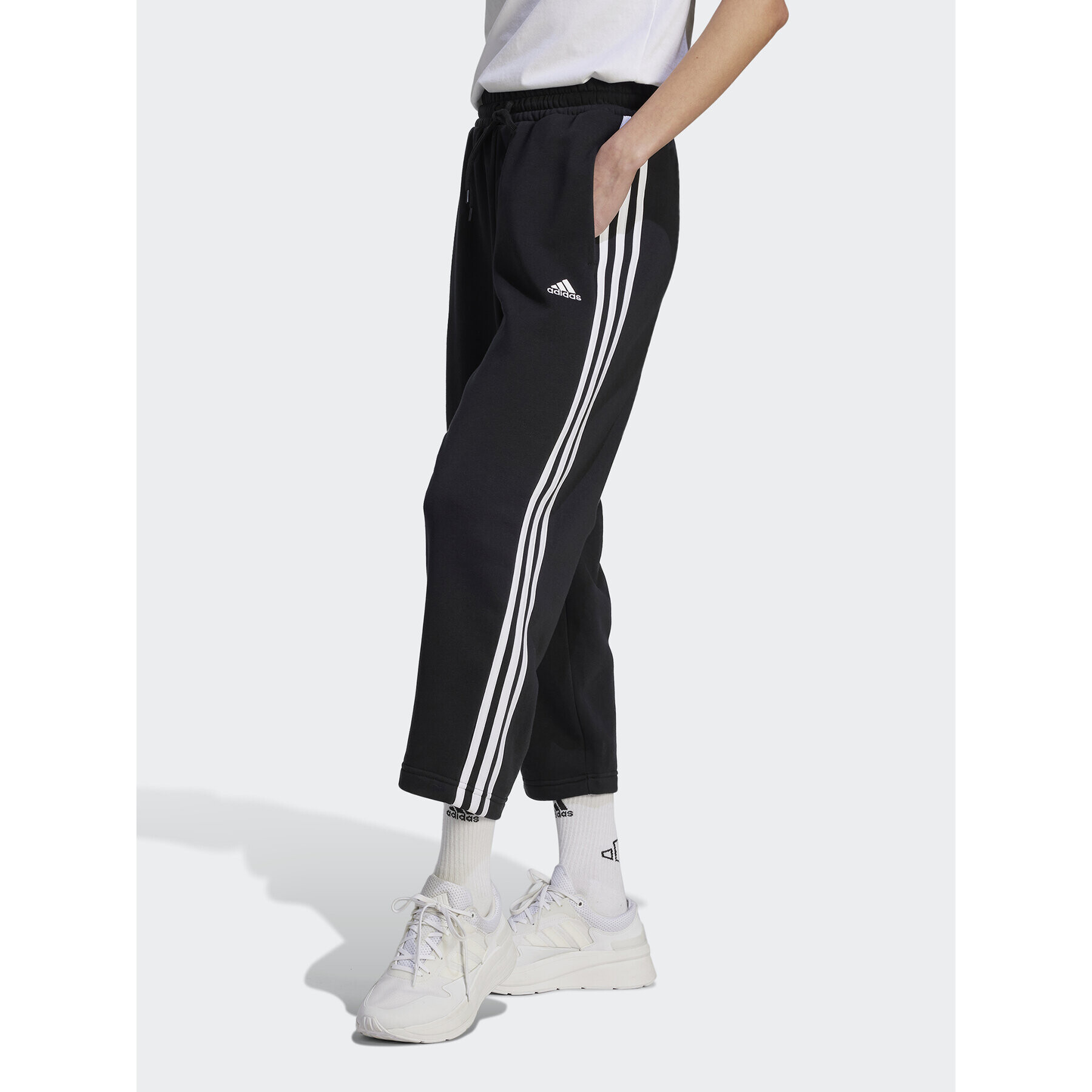 adidas Teplákové kalhoty Essentials 3-Stripes Open Hem Fleece HZ5748 Černá Loose Fit - Pepit.cz