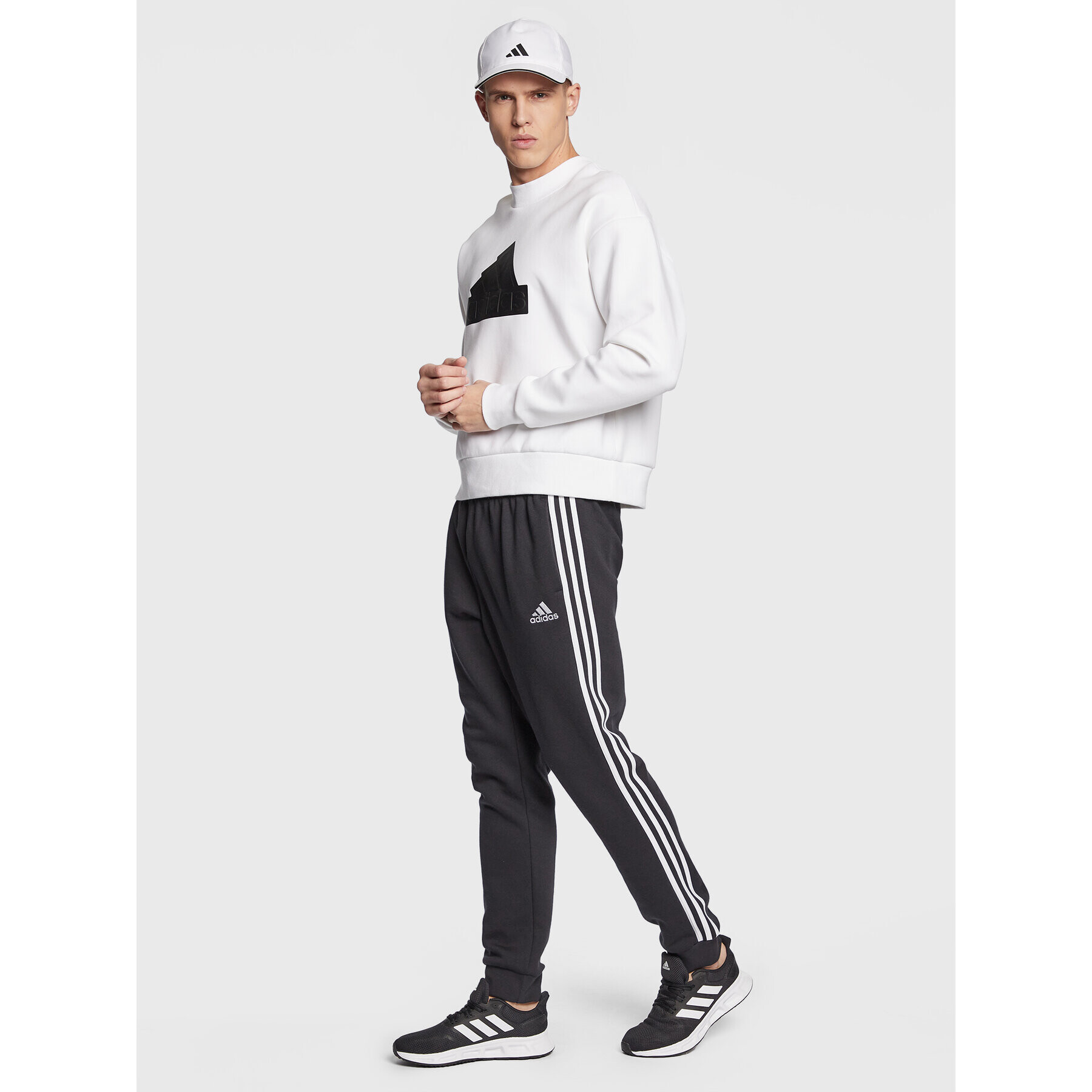 adidas Teplákové kalhoty Essentials Fleece GK8821 Černá Regular Fit - Pepit.cz