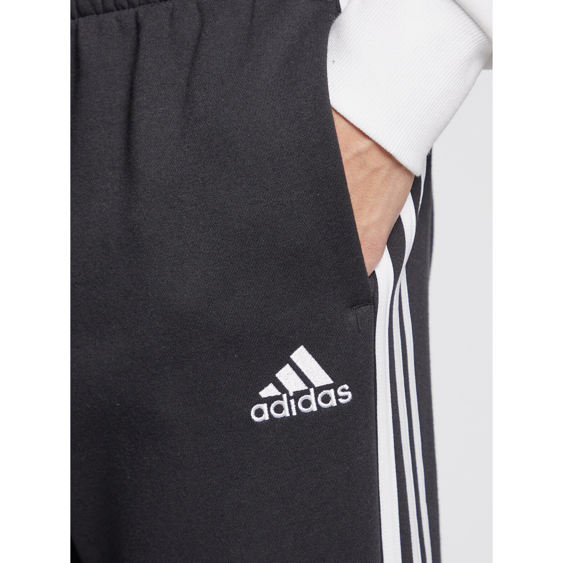 adidas Teplákové kalhoty Essentials Fleece GK8821 Černá Regular Fit - Pepit.cz