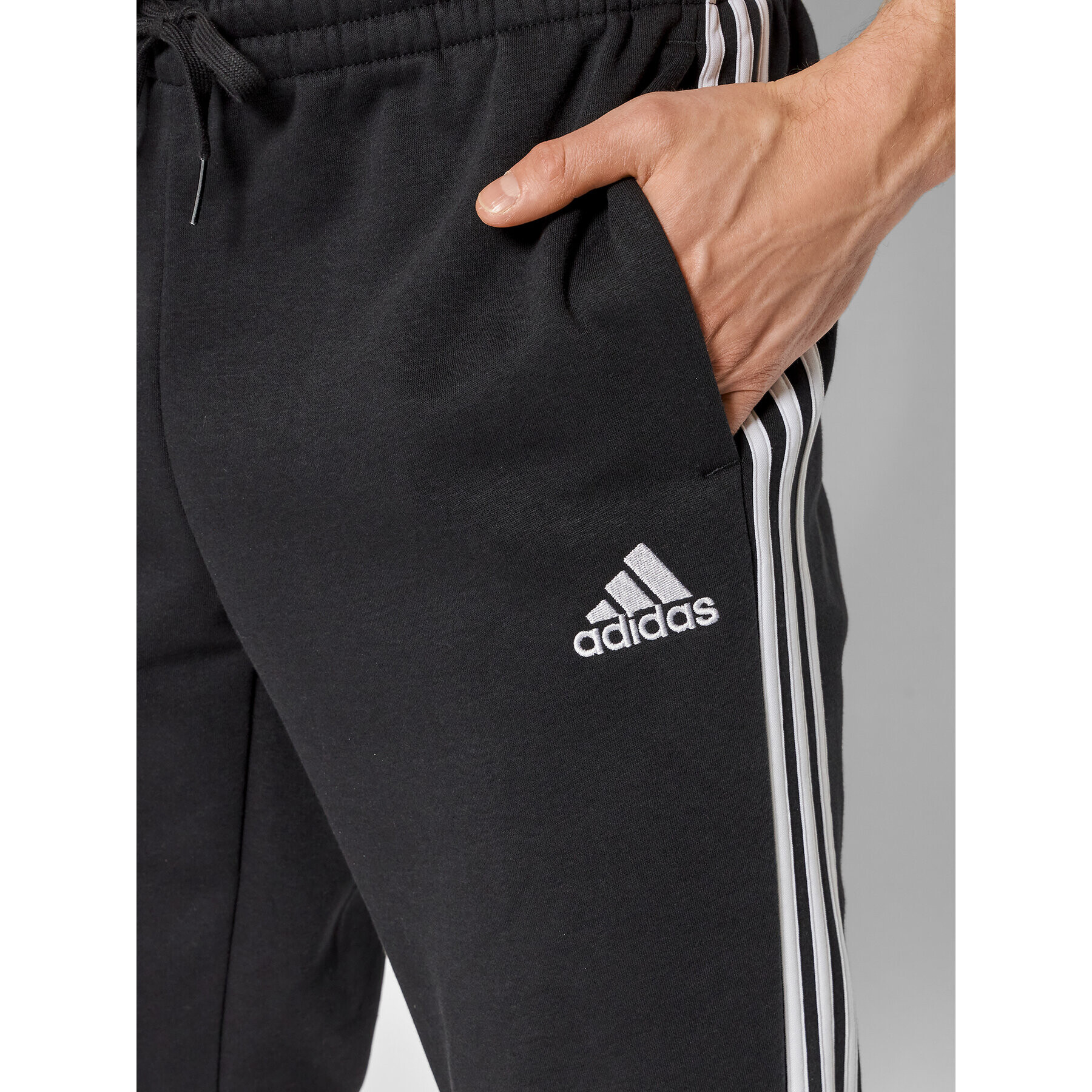 adidas Teplákové kalhoty Essentials GK8822 Černá Regular Fit - Pepit.cz