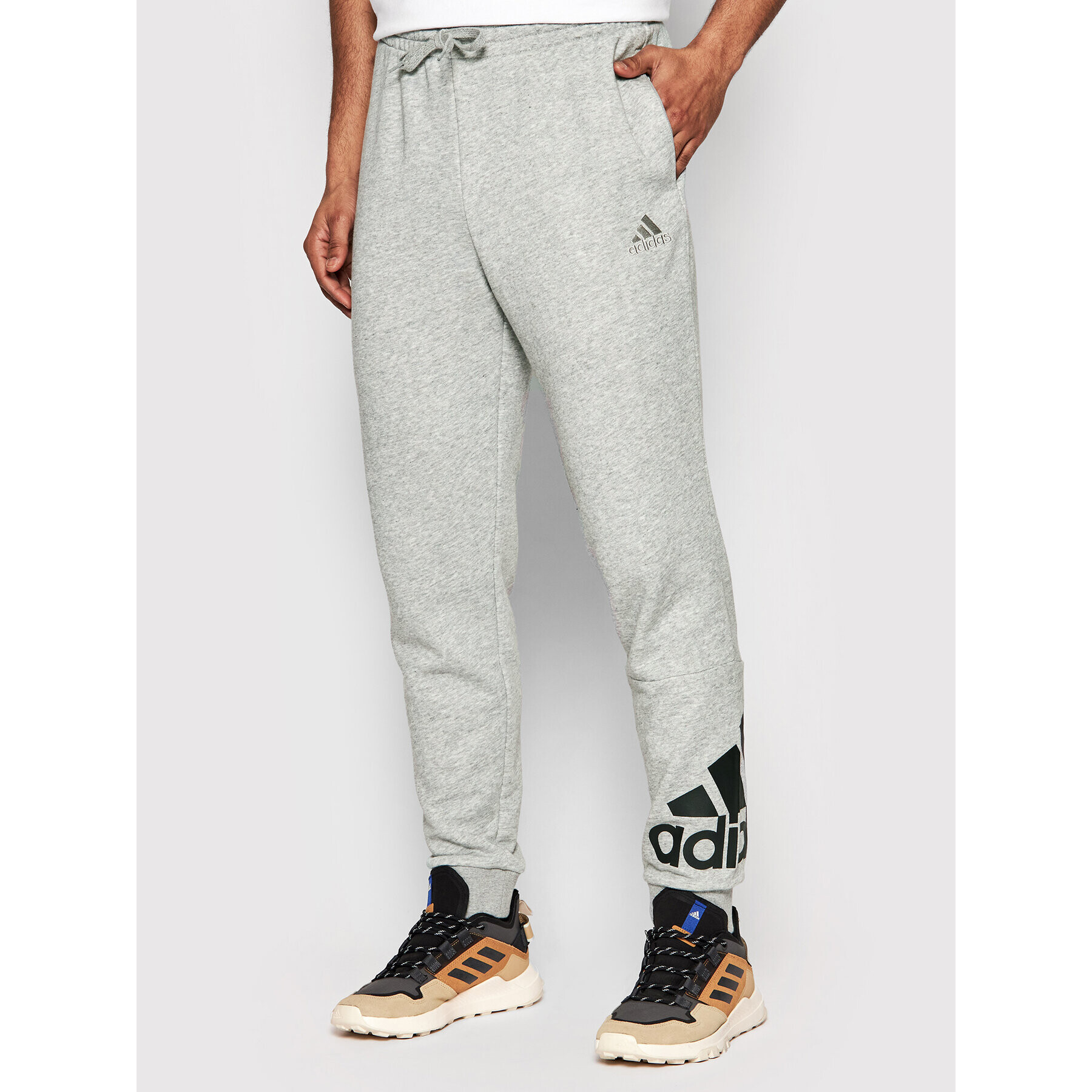 adidas Teplákové kalhoty Essentials GK8978 Šedá Regular Fit - Pepit.cz