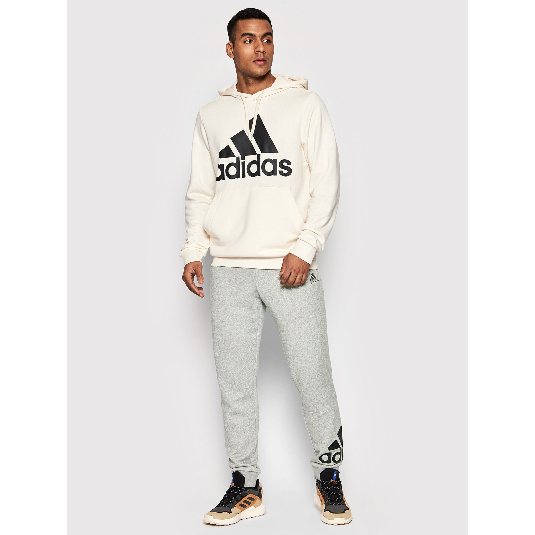 adidas Teplákové kalhoty Essentials GK8978 Šedá Regular Fit - Pepit.cz