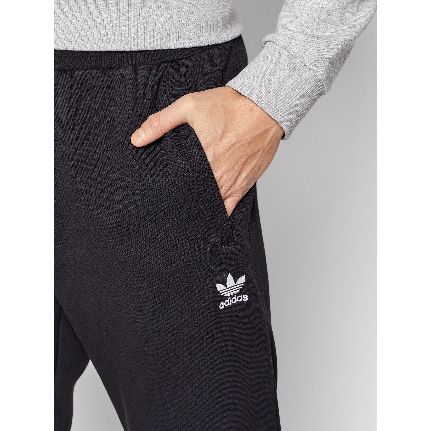 adidas Teplákové kalhoty Essentials HC5126 Černá Slim Fit - Pepit.cz