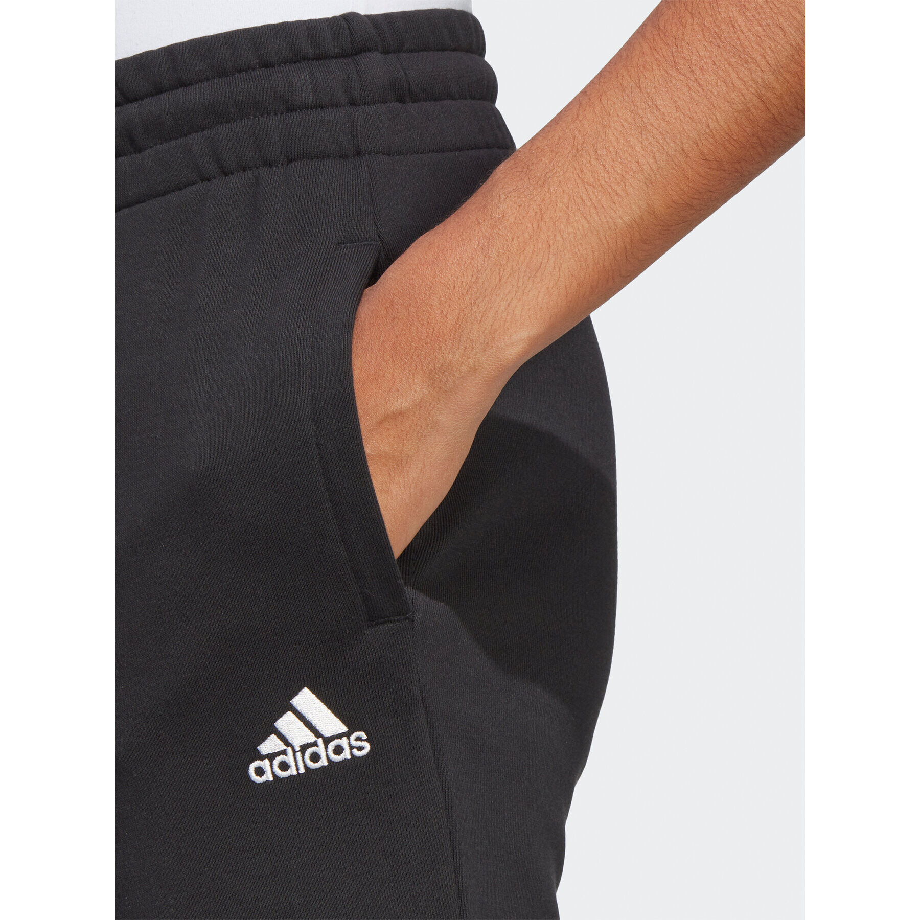 adidas Teplákové kalhoty Essentials Linear French Terry Cuffed Joggers IC6868 Černá Slim Fit - Pepit.cz