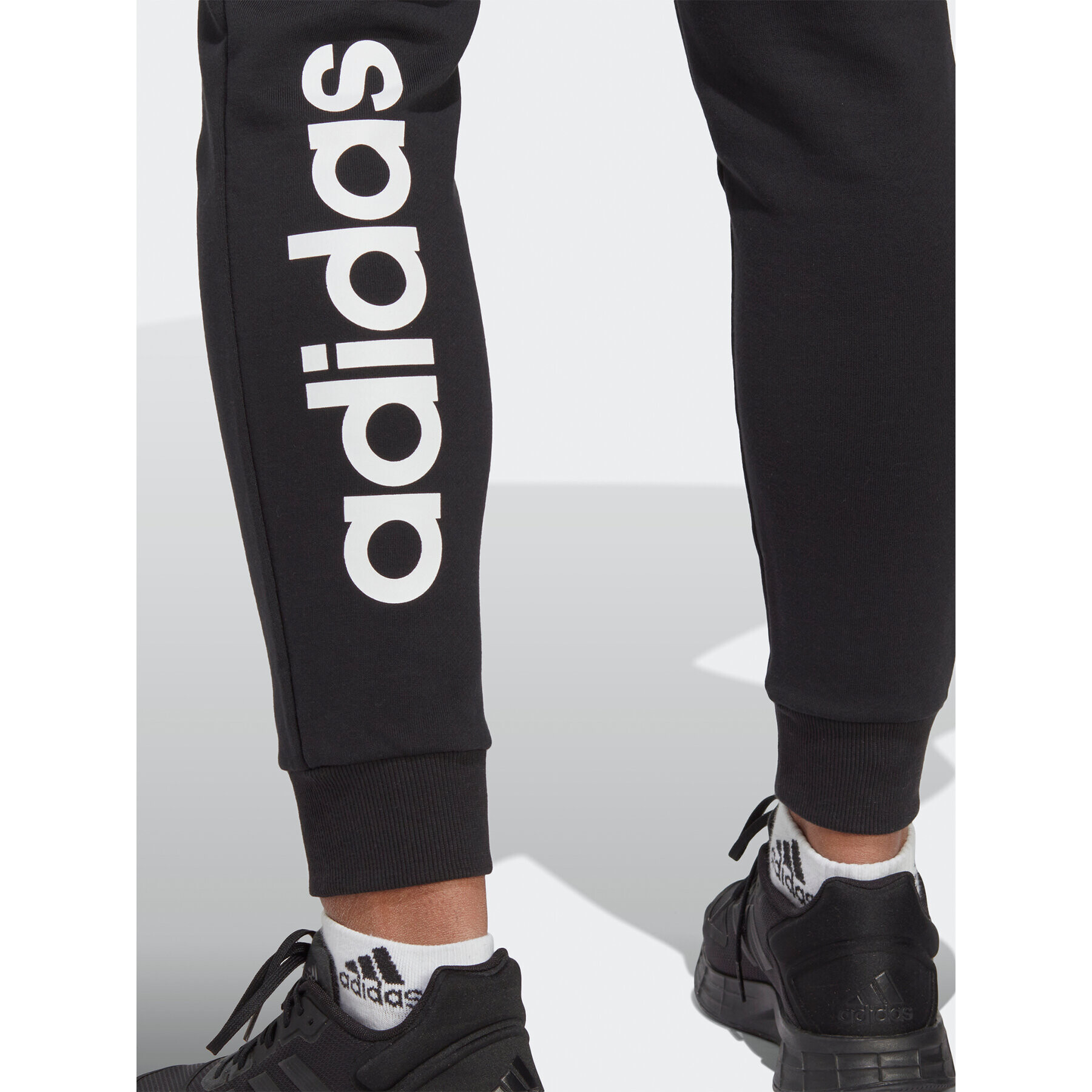 adidas Teplákové kalhoty Essentials Linear French Terry Cuffed Joggers IC6868 Černá Slim Fit - Pepit.cz