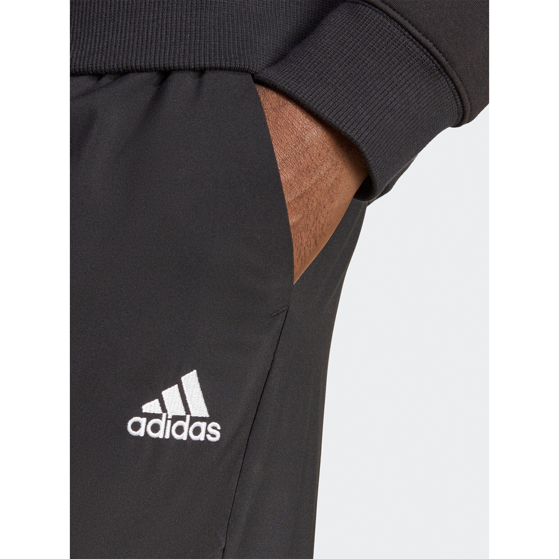 adidas Teplákové kalhoty Essentials Small Logo Woven Cargo Ankle-Length Pants HA4348 Černá Regular Fit - Pepit.cz