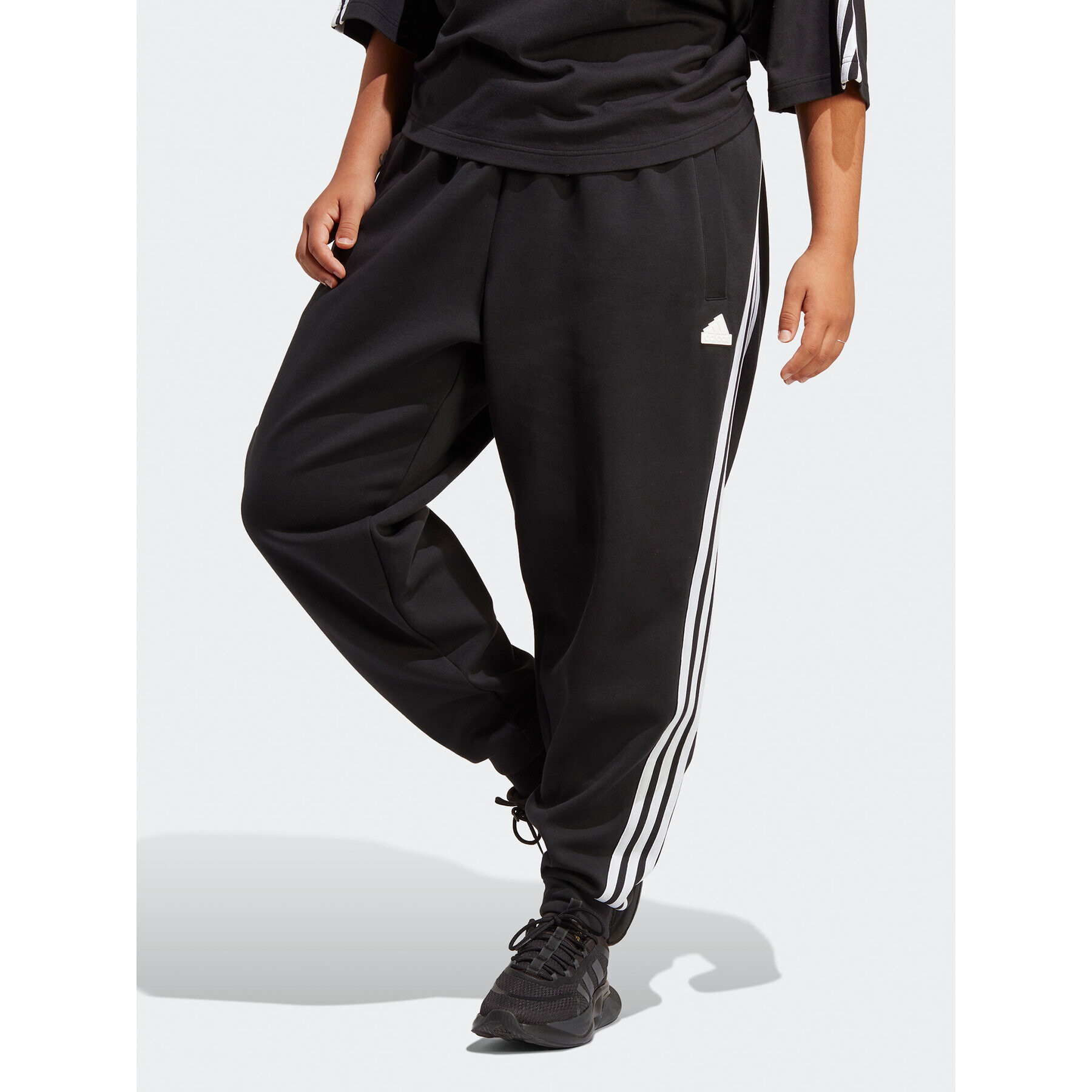 adidas Teplákové kalhoty Future Icons 3-Stripes Regular Tracksuit Bottoms (Plus Size) HT4703 Černá Regular Fit - Pepit.cz