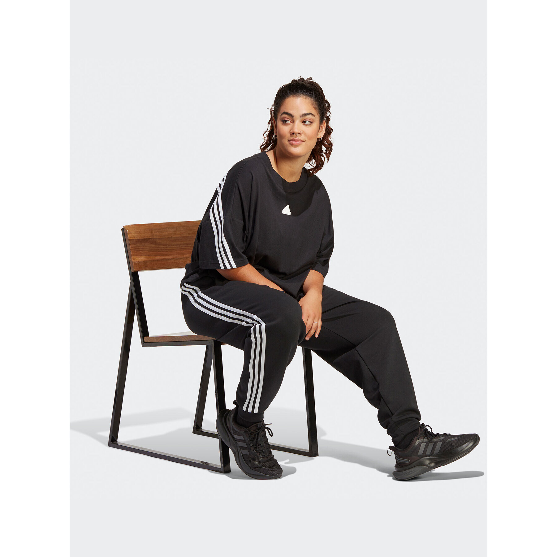 adidas Teplákové kalhoty Future Icons 3-Stripes Regular Tracksuit Bottoms (Plus Size) HT4703 Černá Regular Fit - Pepit.cz