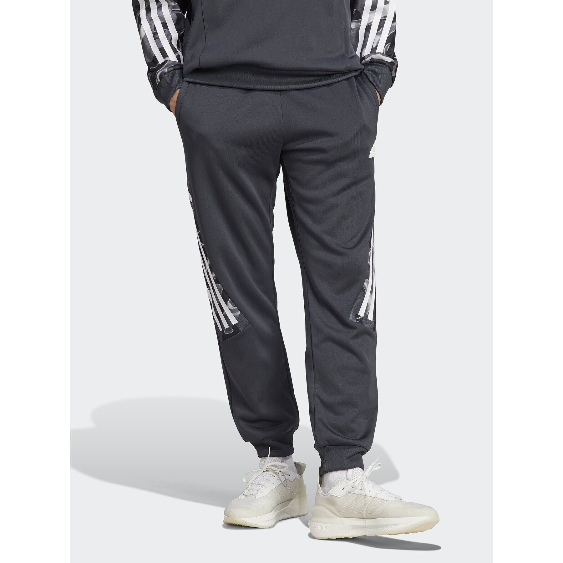 adidas Teplákové kalhoty Future Icons Allover Print IB6127 Šedá Regular Fit - Pepit.cz