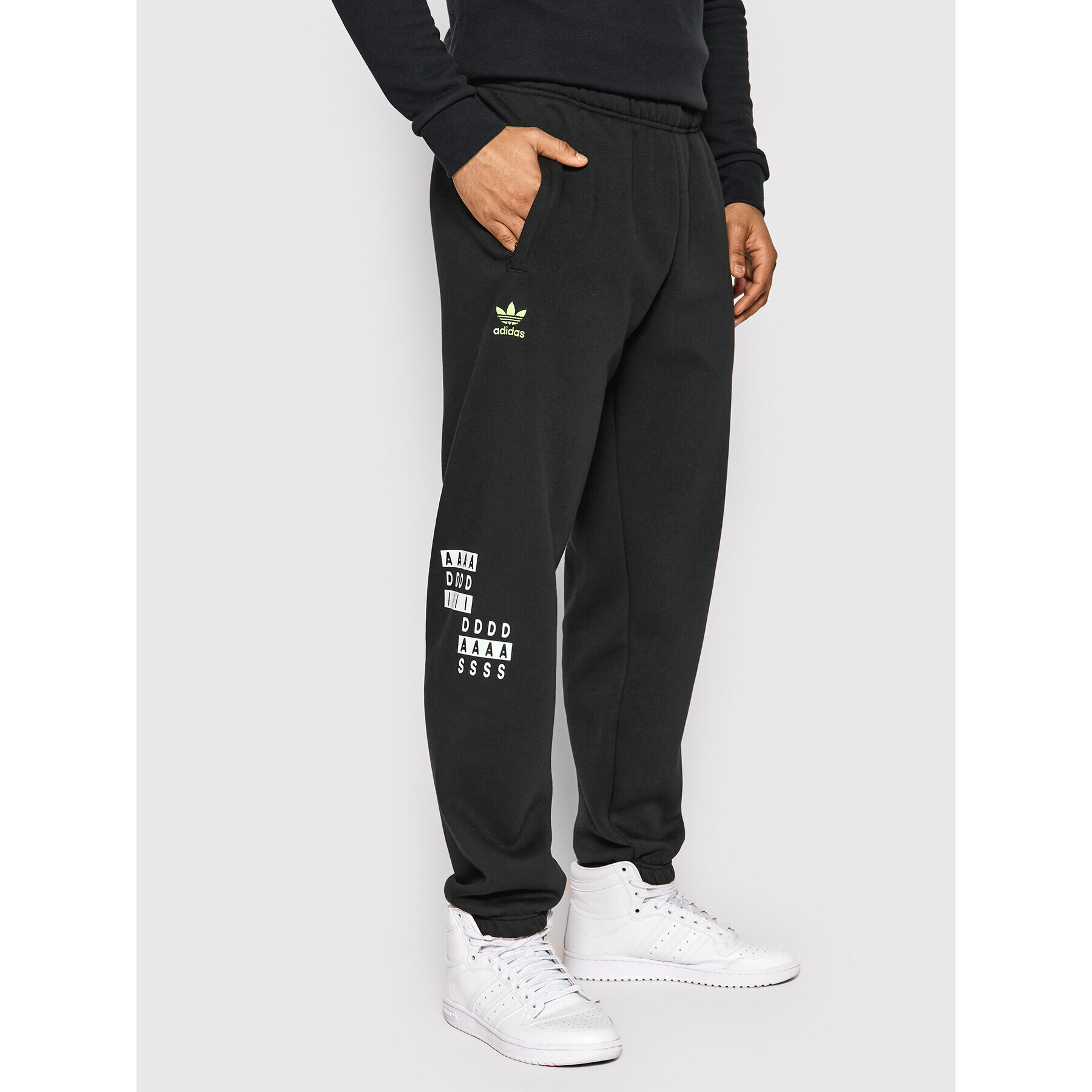 adidas Teplákové kalhoty Graphic Sweat HD7389 Černá Regular Fit - Pepit.cz