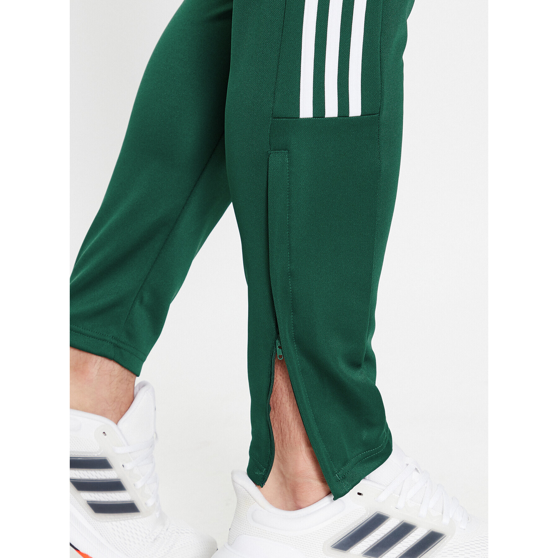 adidas Teplákové kalhoty IM2918 Zelená Regular Fit - Pepit.cz